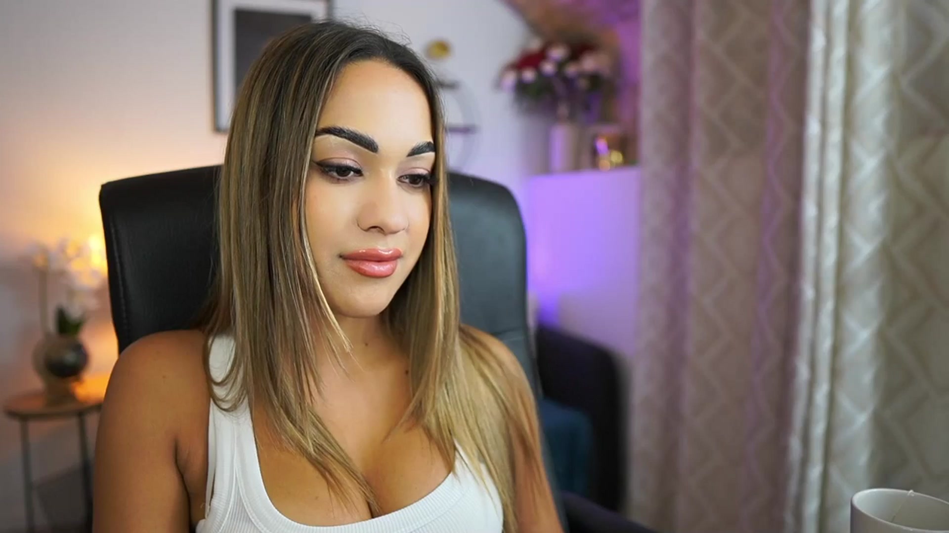 Gallery image thumbnail from Laniixxx's myfreecams stream on, 10/26/2025, 17:53 image 2 of 20