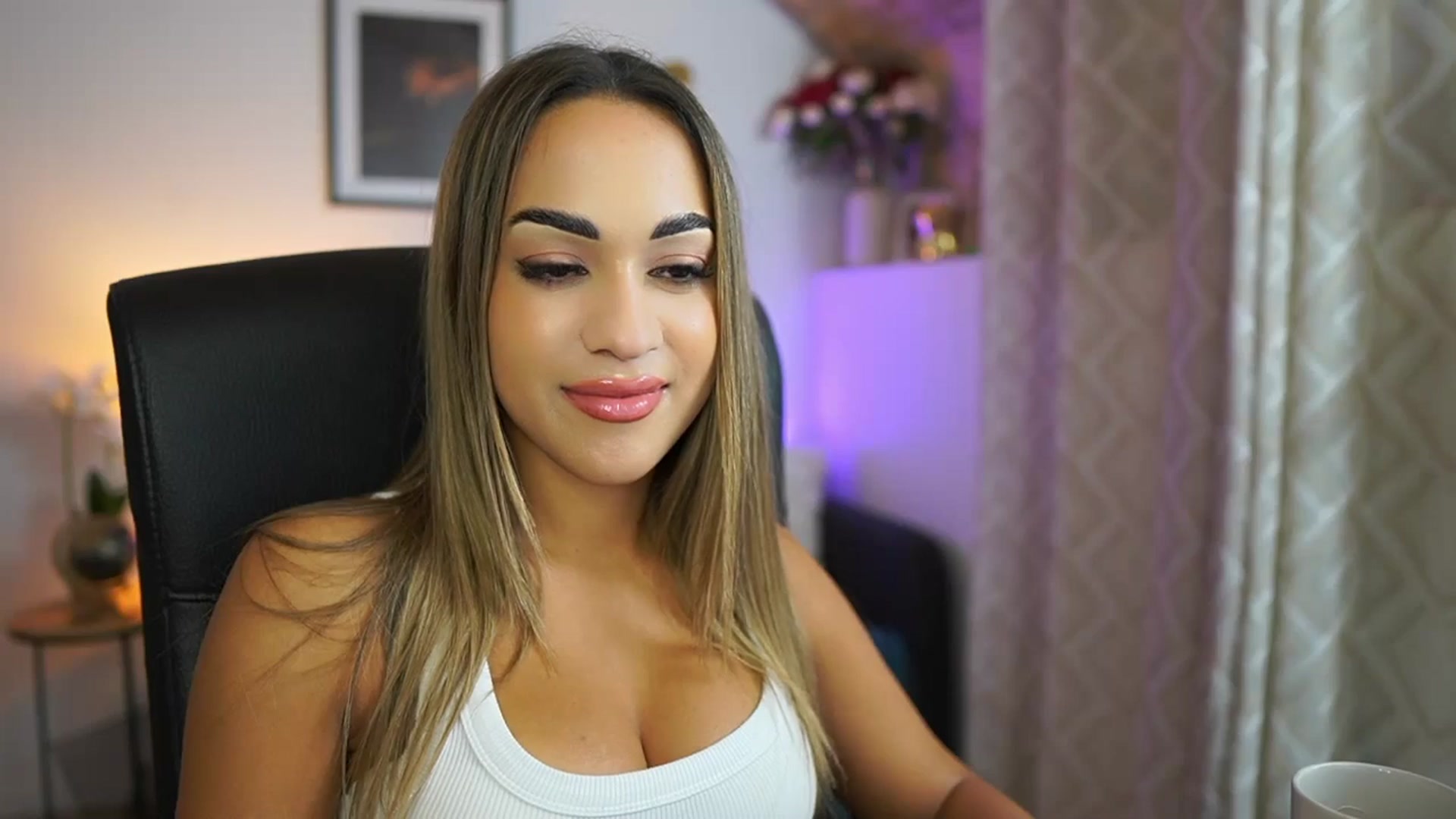 Gallery image thumbnail from Laniixxx's myfreecams stream on, 10/26/2025, 17:53 image 10 of 20