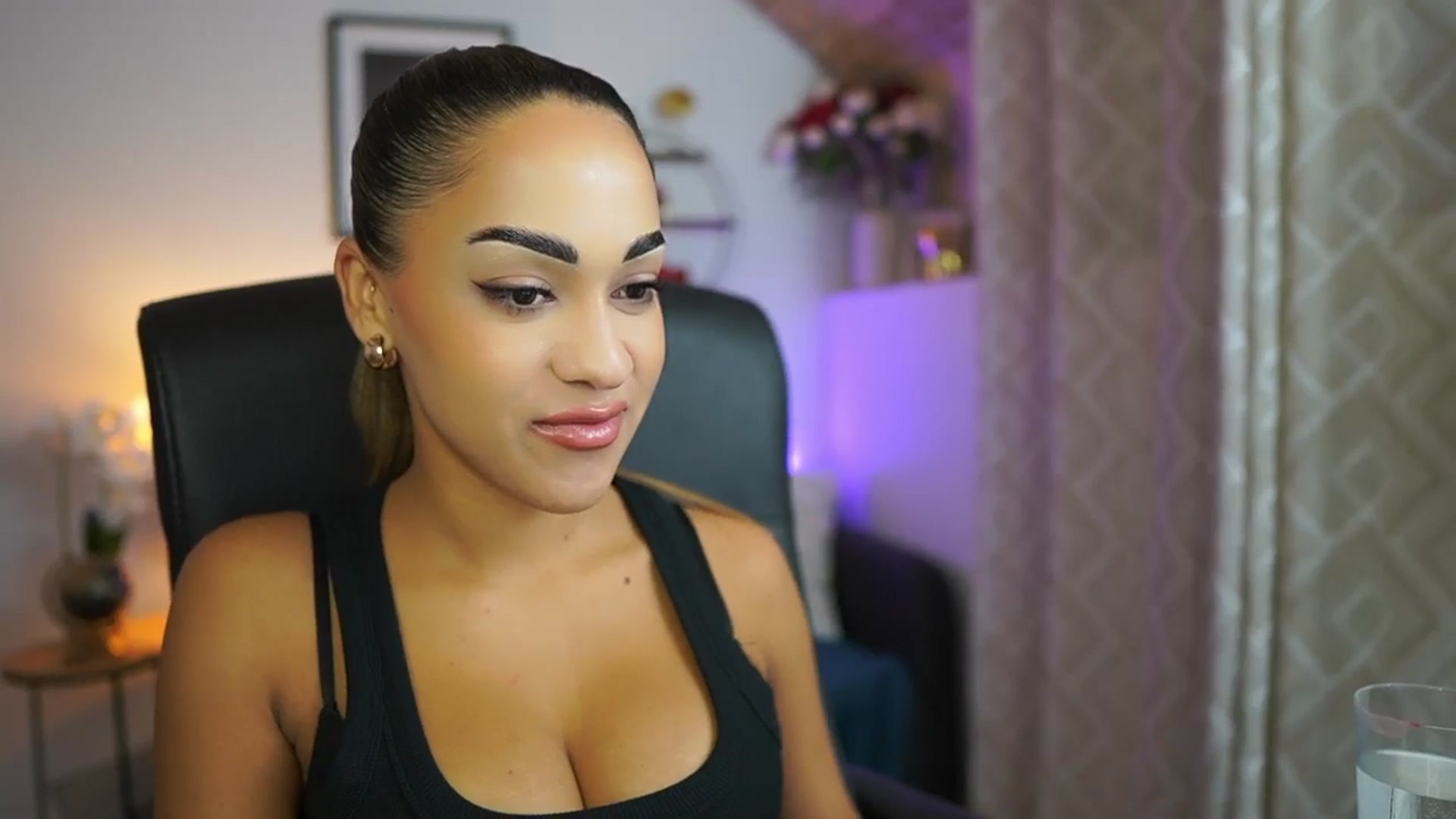 Gallery image thumbnail from Laniixxx's myfreecams stream on, 10/28/2025, 15:09 image 6 of 20