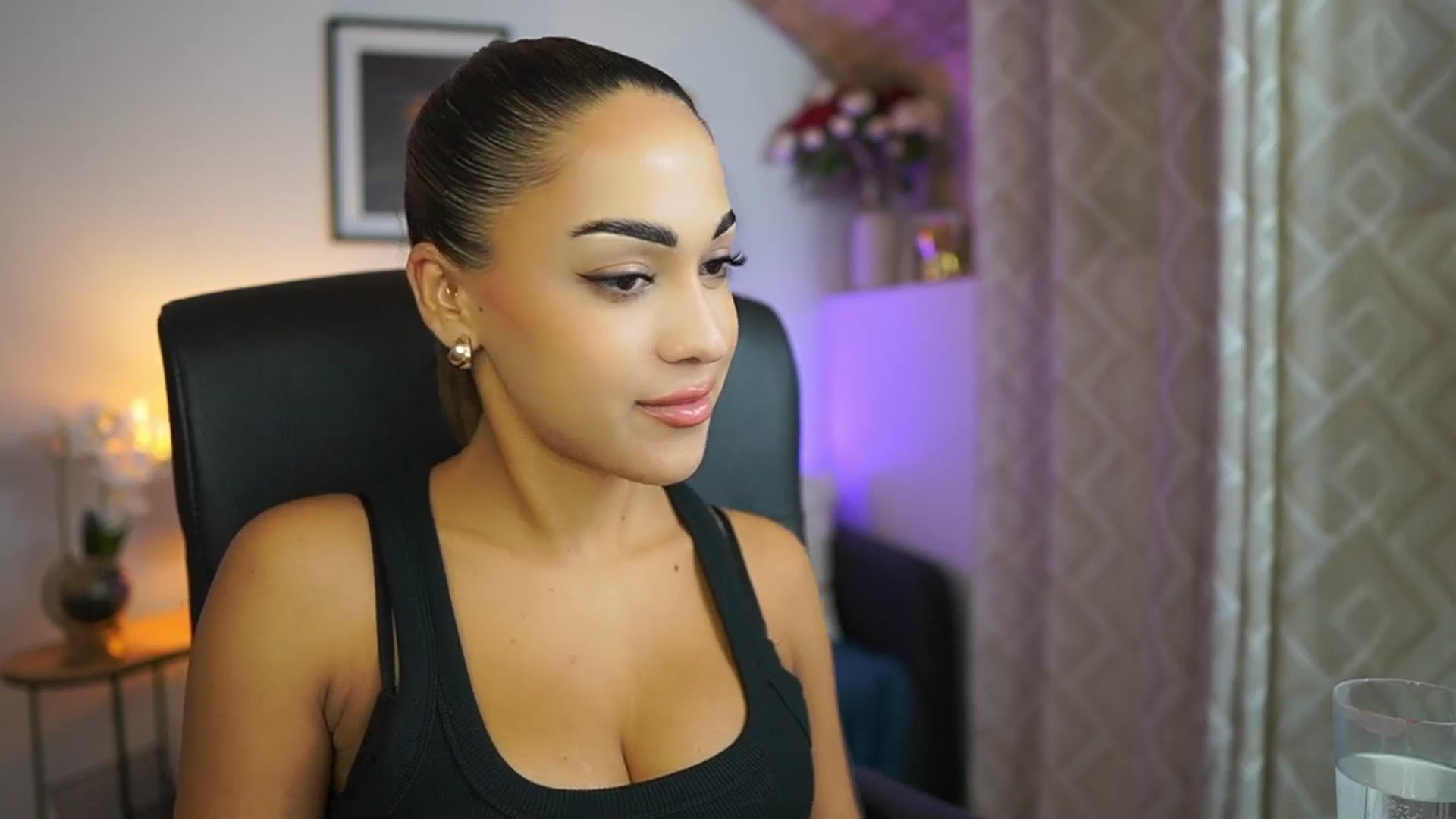 Gallery image thumbnail from Laniixxx's myfreecams stream on, 10/28/2025, 15:09 image 10 of 20