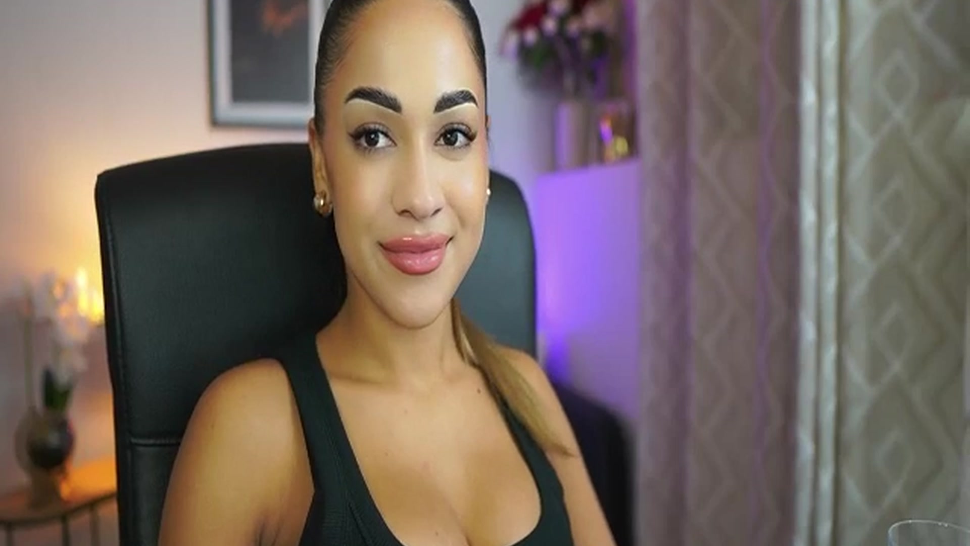 Gallery image thumbnail from Laniixxx's myfreecams stream on, 10/28/2025, 15:53 image 17 of 20