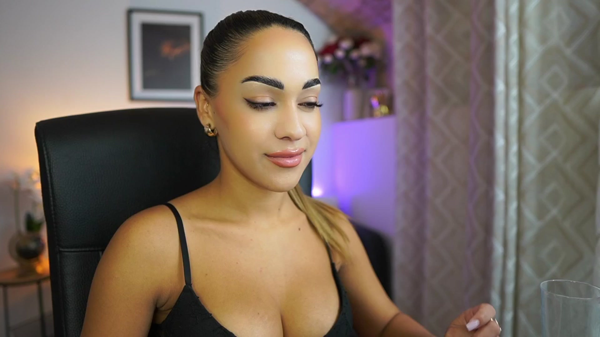 Gallery image thumbnail from Laniixxx's myfreecams stream on, 10/28/2025, 16:40 image 10 of 20