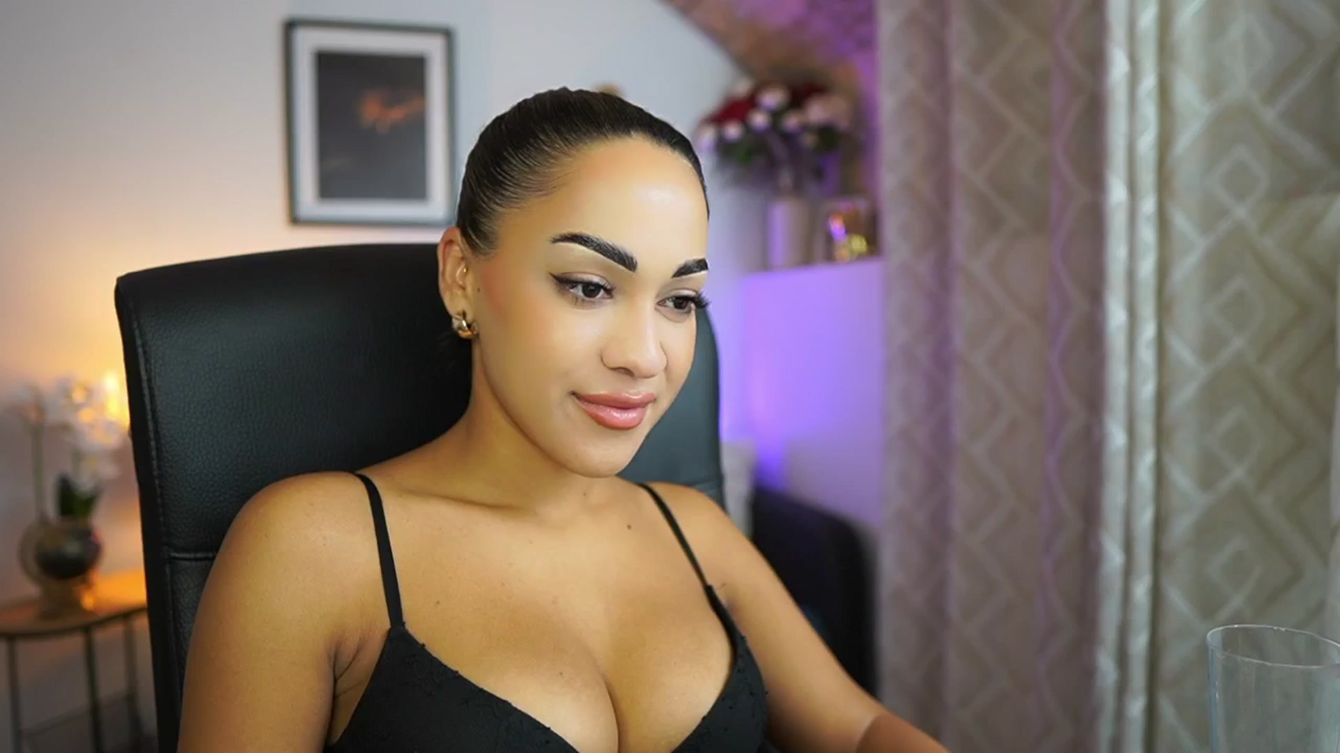 Gallery image thumbnail from Laniixxx's myfreecams stream on, 10/28/2025, 16:40 image 4 of 20