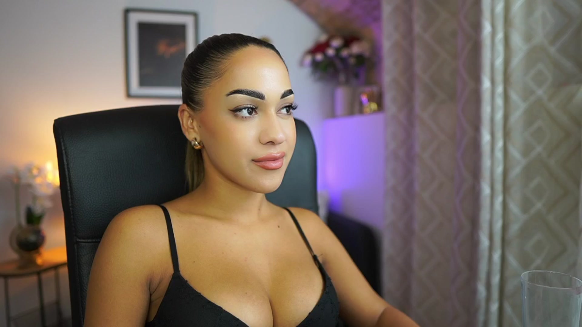 Gallery image thumbnail from Laniixxx's myfreecams stream on, 10/28/2025, 16:40 image 1 of 20