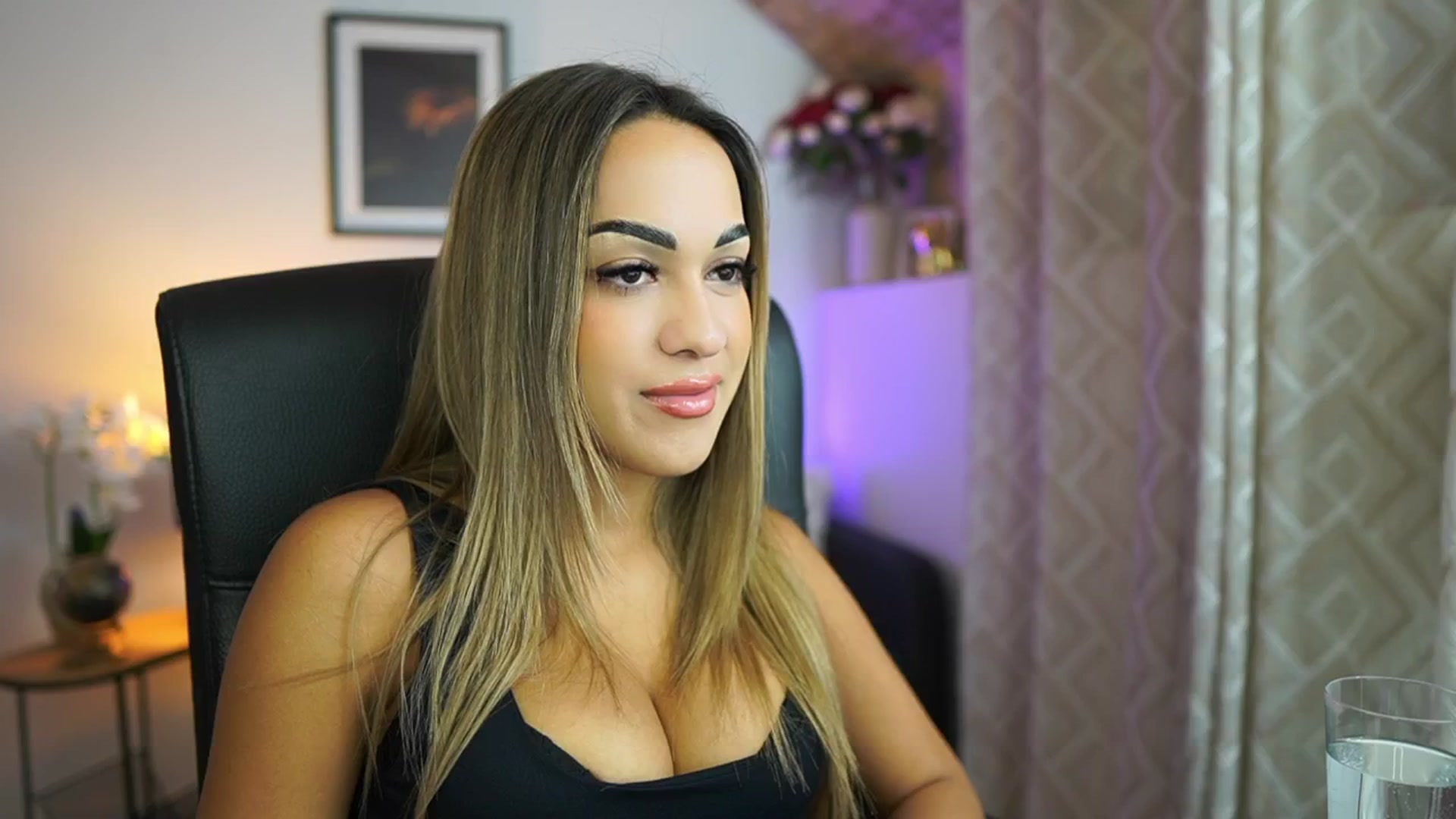 Gallery image thumbnail from Laniixxx's myfreecams stream on, 10/29/2025, 14:53 image 10 of 20