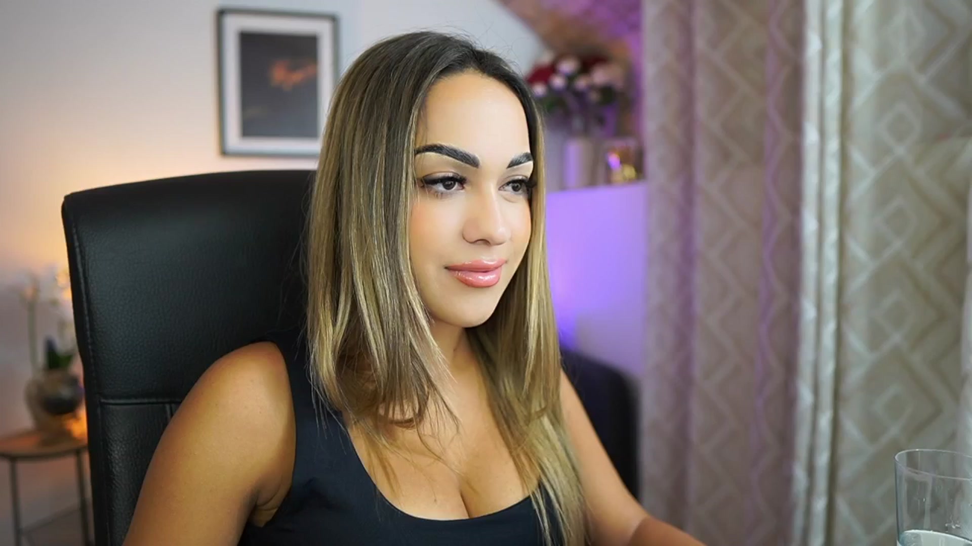 Gallery image thumbnail from Laniixxx's myfreecams stream on, 10/29/2025, 14:53 image 15 of 20