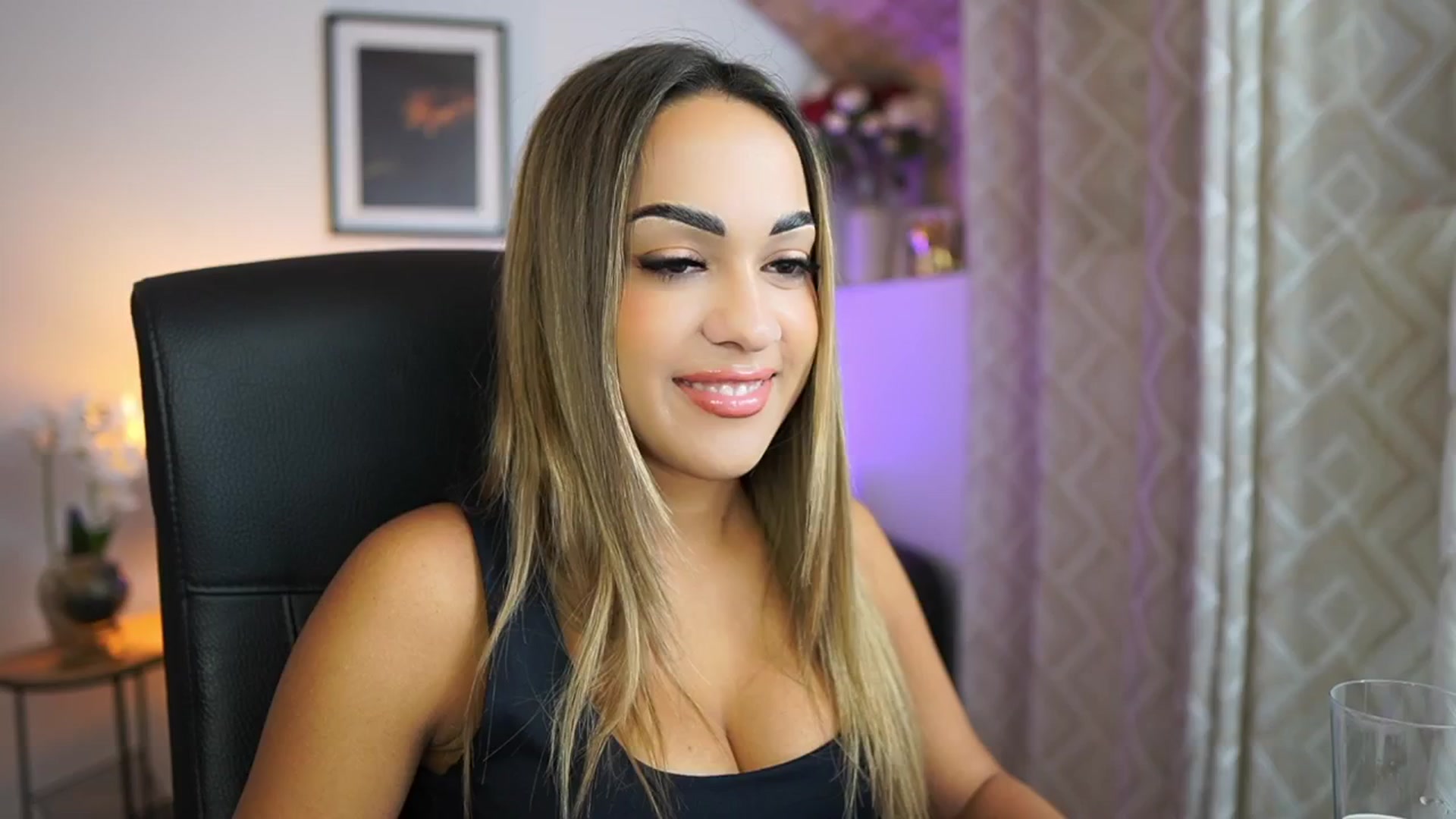 Gallery image thumbnail from Laniixxx's myfreecams stream on, 10/29/2025, 14:53 image 17 of 20