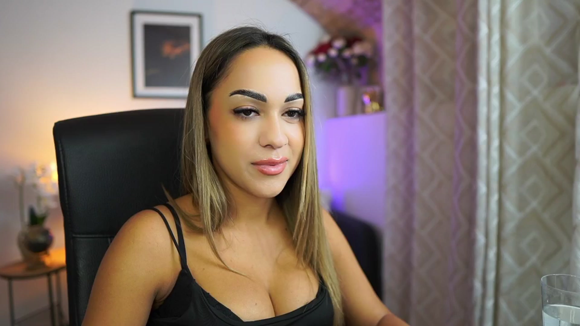 Gallery image thumbnail from Laniixxx's myfreecams stream on, 10/29/2025, 16:24 image 11 of 20