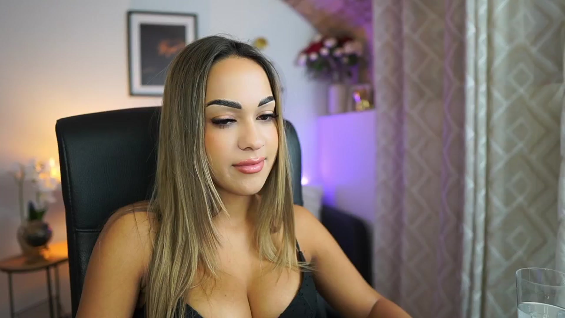 Gallery image thumbnail from Laniixxx's myfreecams stream on, 10/29/2025, 16:24 image 16 of 20
