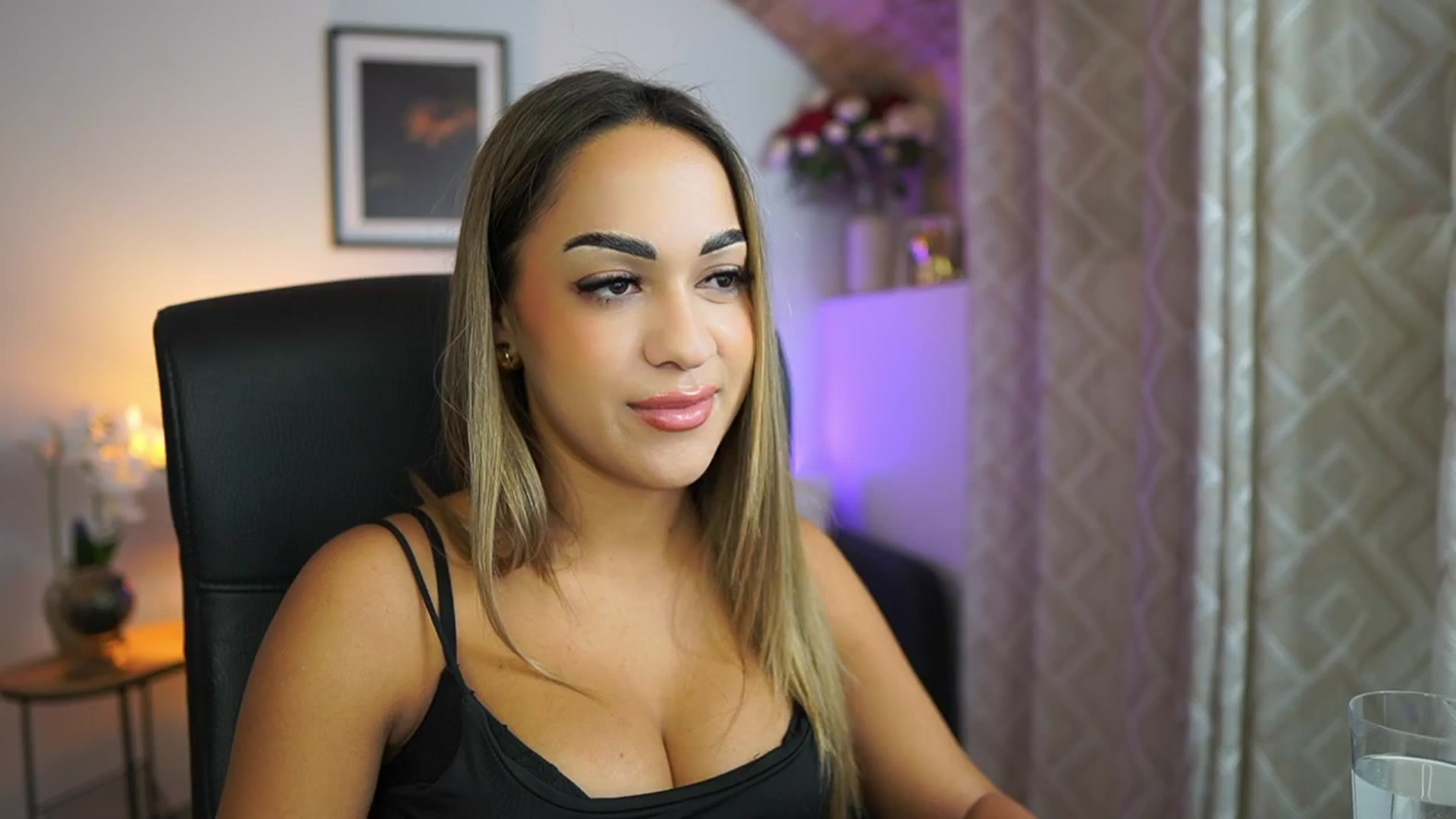 Gallery image thumbnail from Laniixxx's myfreecams stream on, 10/29/2025, 16:24 image 10 of 20