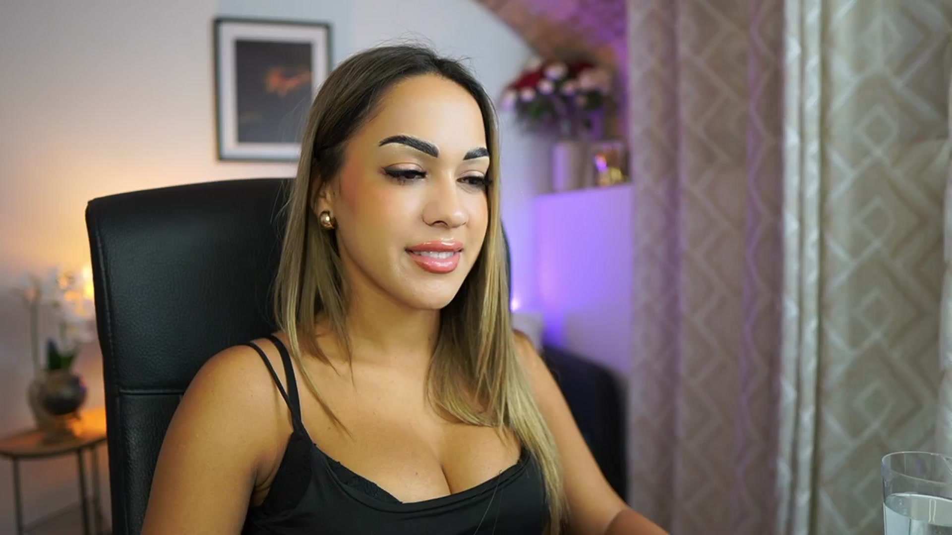 Gallery image thumbnail from Laniixxx's myfreecams stream on, 10/29/2025, 16:24 image 7 of 20