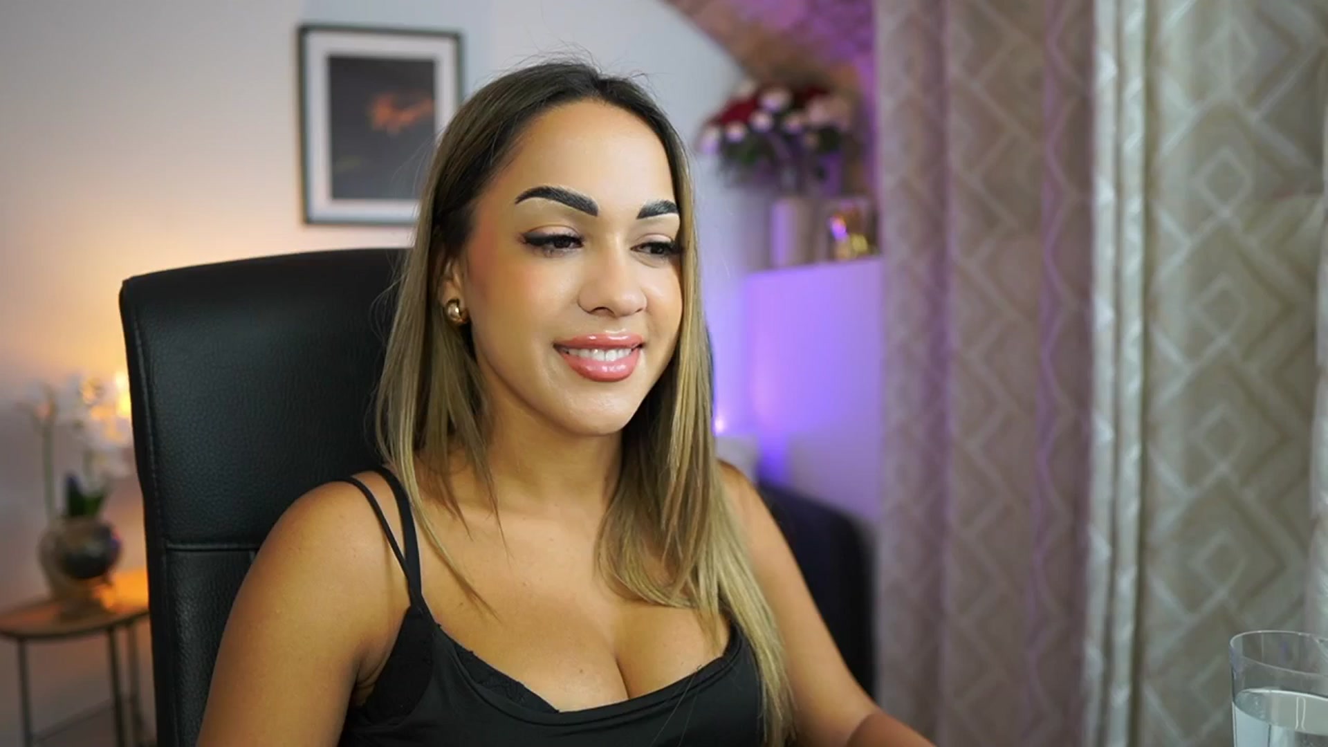 Gallery image thumbnail from Laniixxx's myfreecams stream on, 10/29/2025, 16:24 image 8 of 20