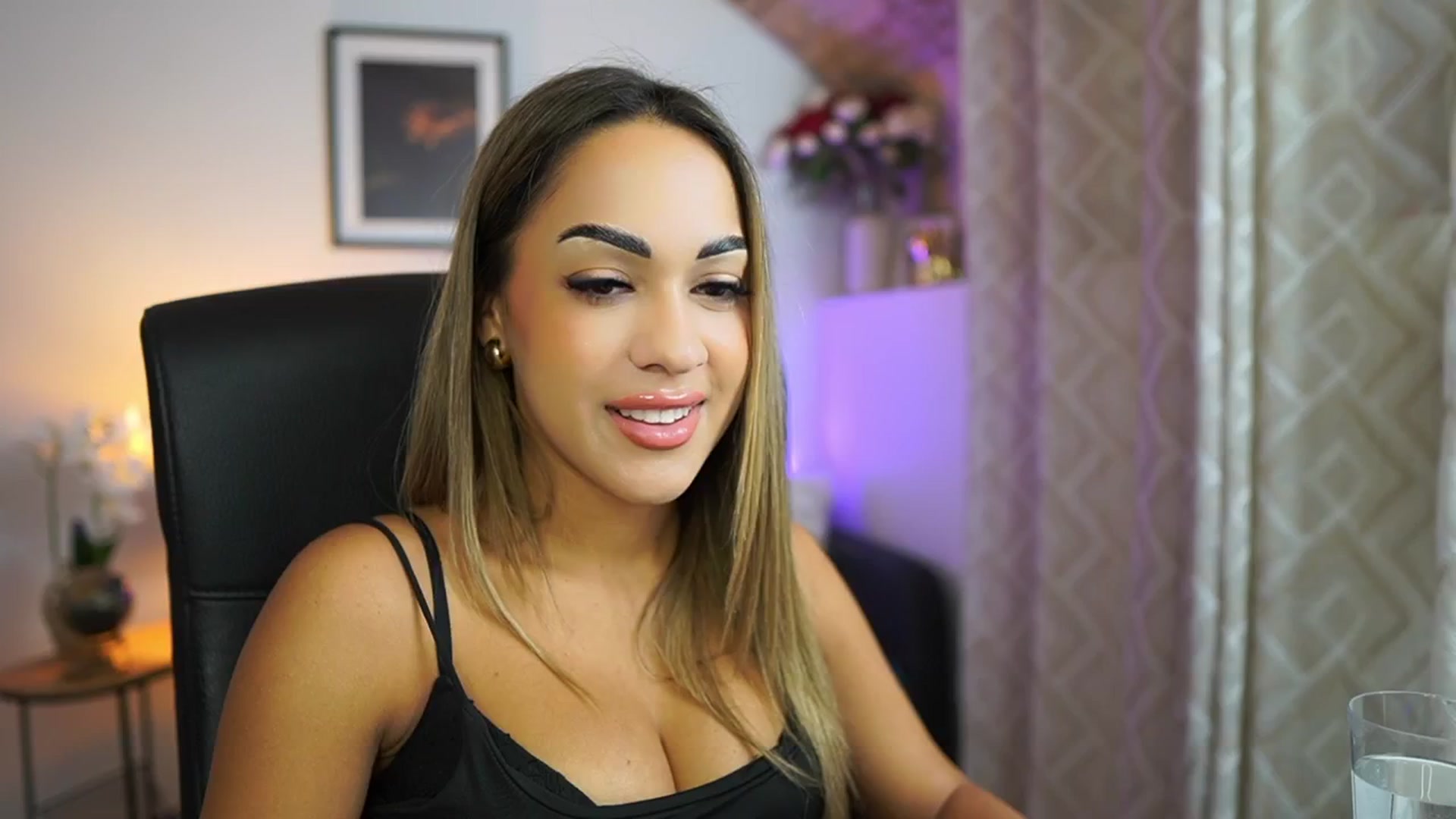Gallery image thumbnail from Laniixxx's myfreecams stream on, 10/29/2025, 16:24 image 9 of 20