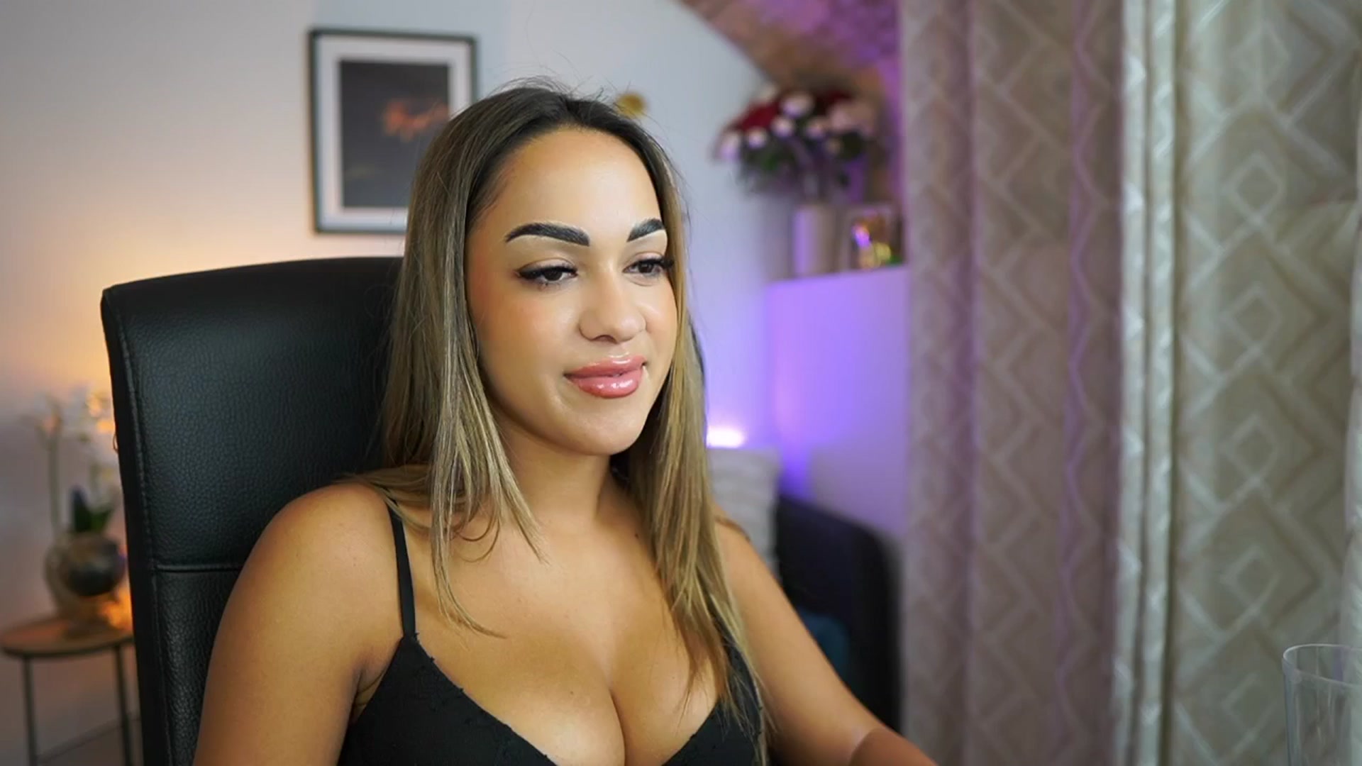 Gallery image thumbnail from Laniixxx's myfreecams stream on, 10/29/2025, 18:31 image 3 of 20