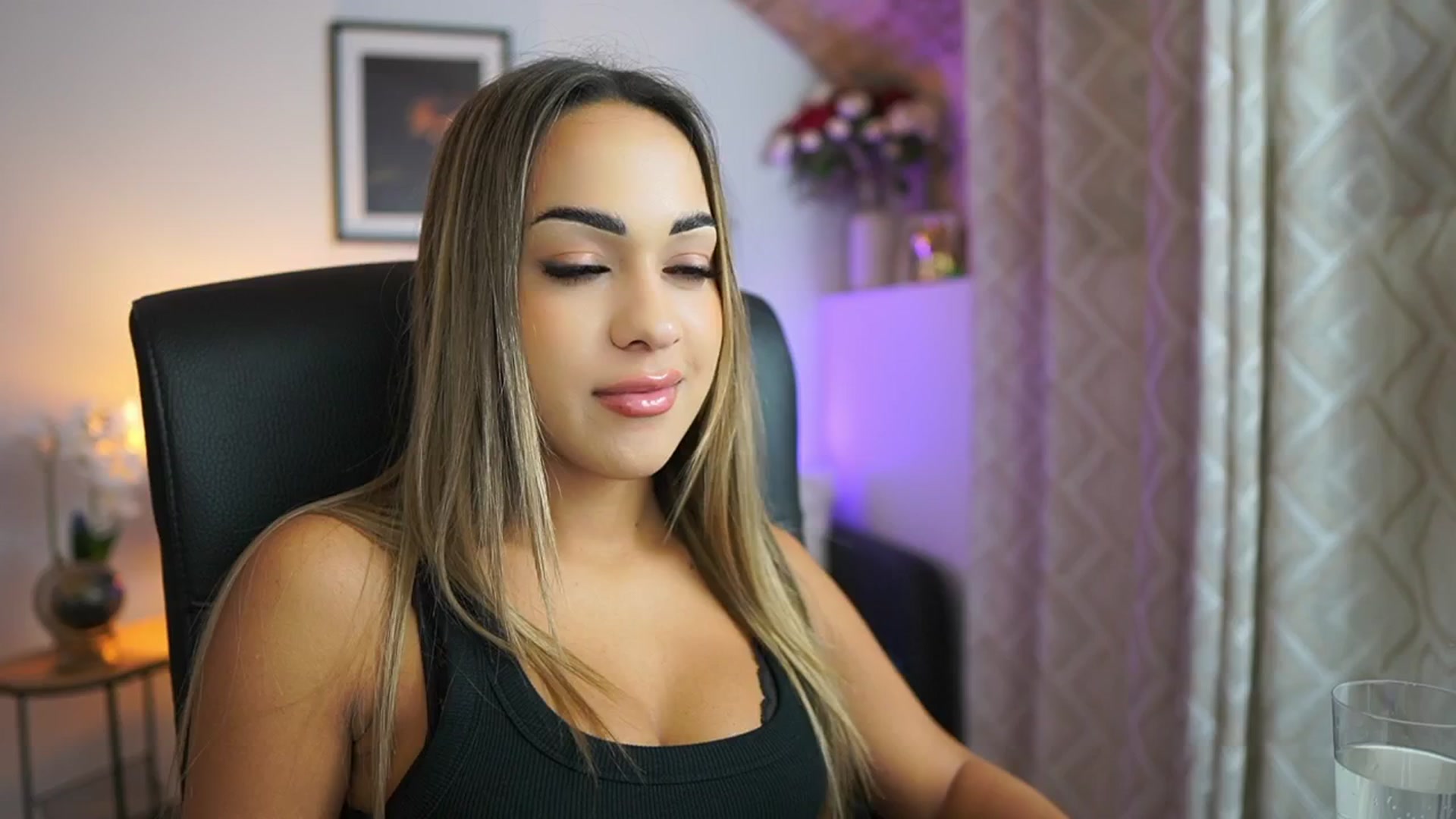 Gallery image thumbnail from Laniixxx's myfreecams stream on, 10/30/2025, 14:16 image 10 of 20