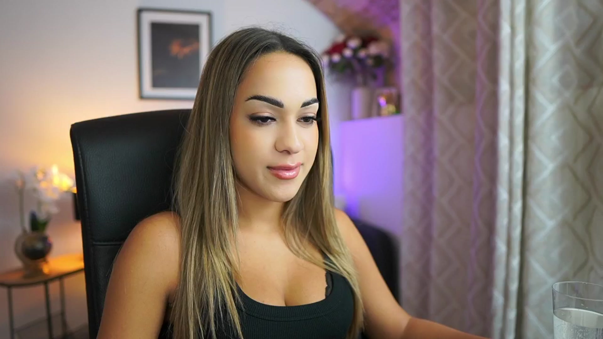 Gallery image thumbnail from Laniixxx's myfreecams stream on, 10/30/2025, 14:16 image 5 of 20