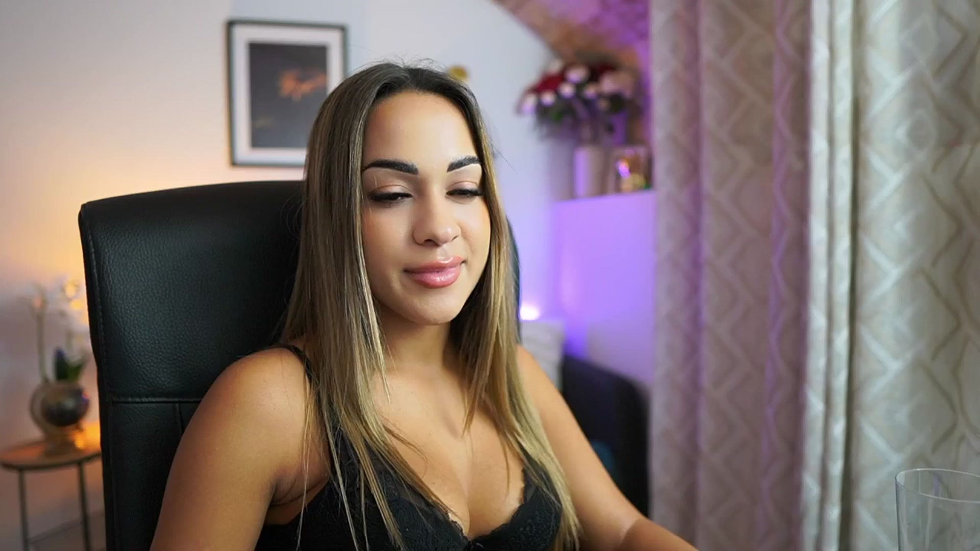 Gallery image thumbnail from Laniixxx's myfreecams stream on, 10/30/2025, 17:10 image 15 of 20