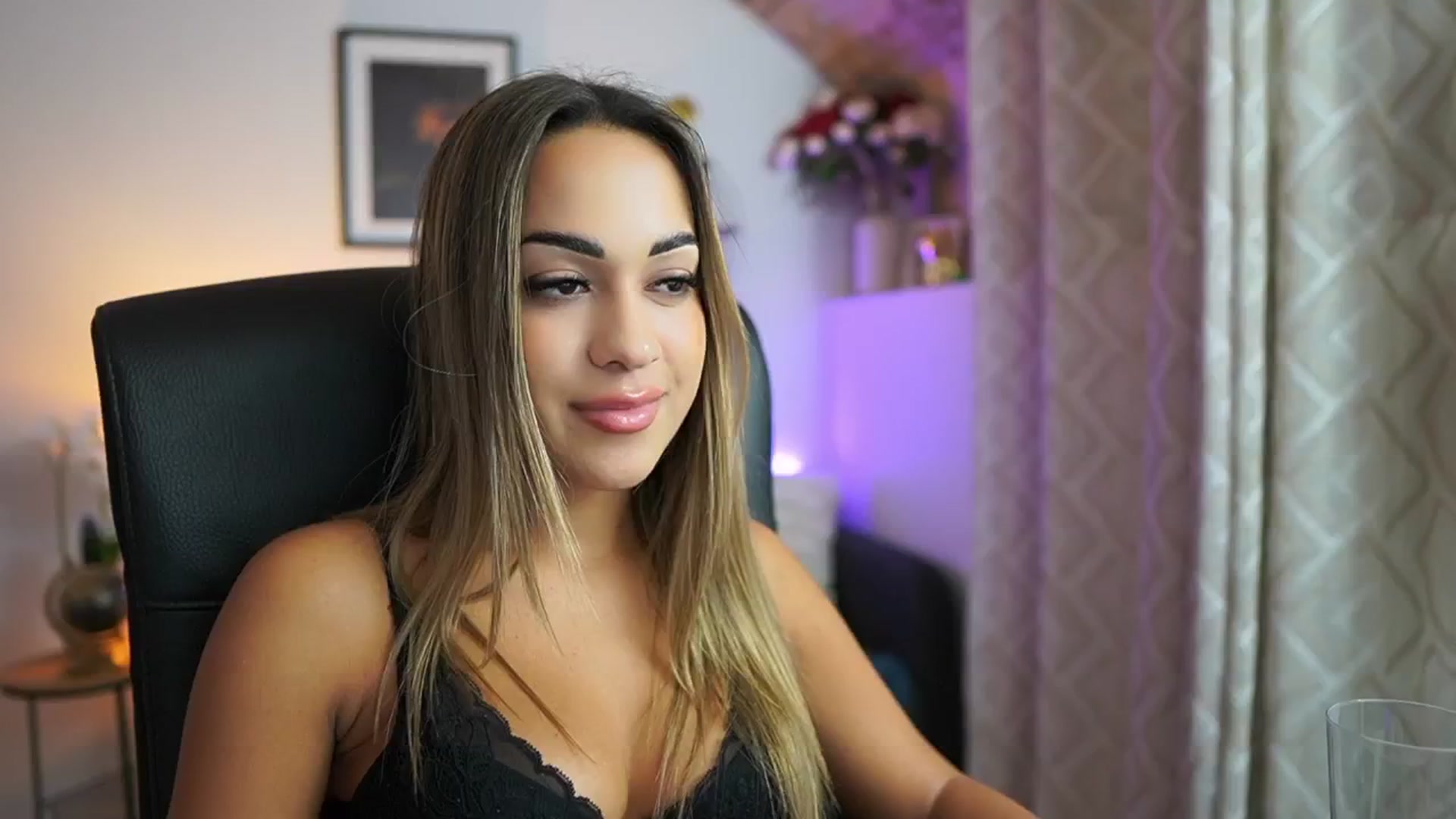 Gallery image thumbnail from Laniixxx's myfreecams stream on, 10/30/2025, 17:10 image 9 of 20