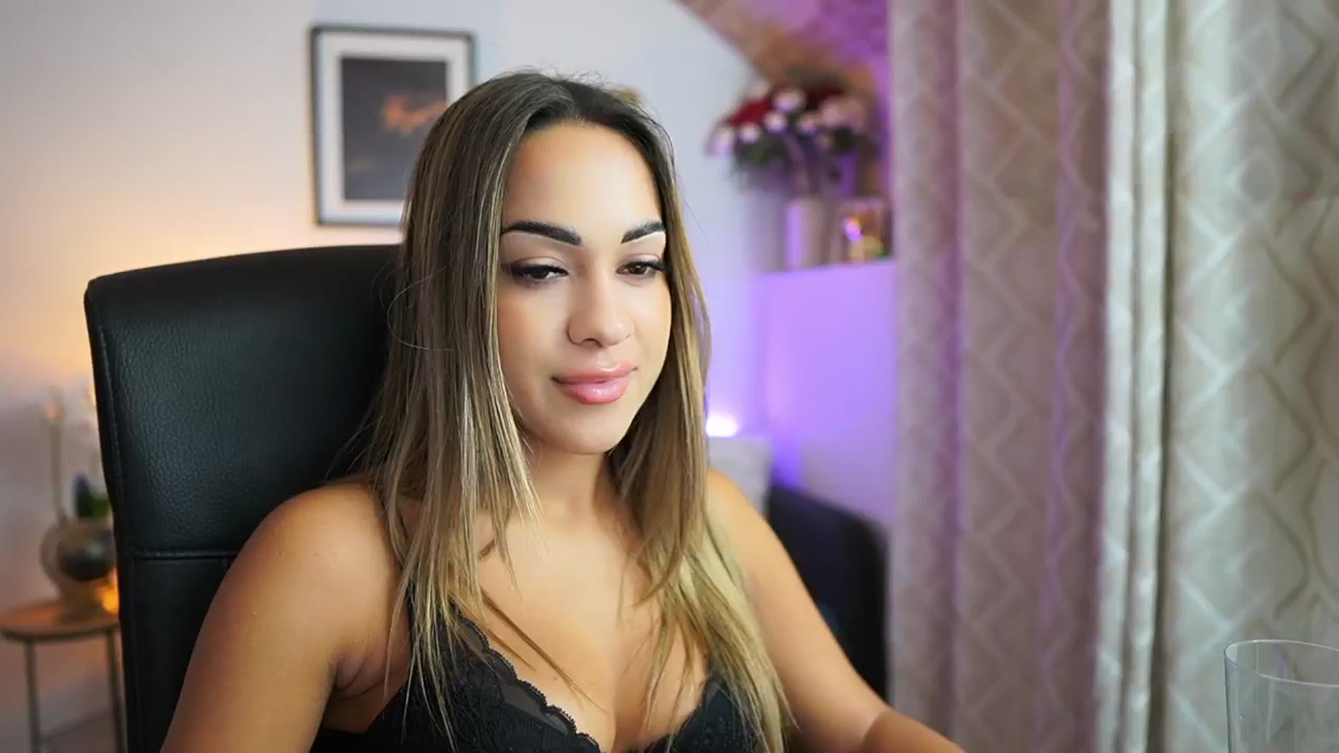 Gallery image thumbnail from Laniixxx's myfreecams stream on, 10/30/2025, 17:10 image 10 of 20