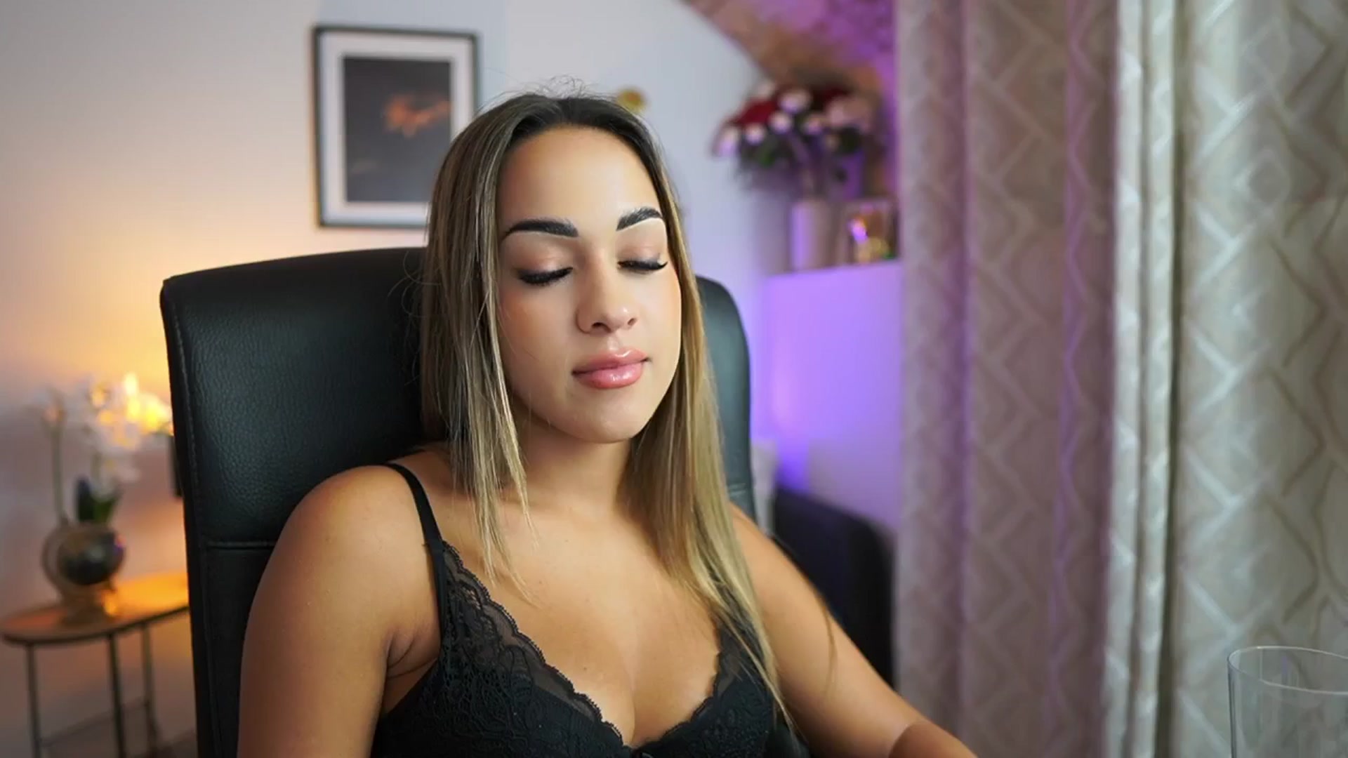 Gallery image thumbnail from Laniixxx's myfreecams stream on, 10/30/2025, 17:10 image 7 of 20