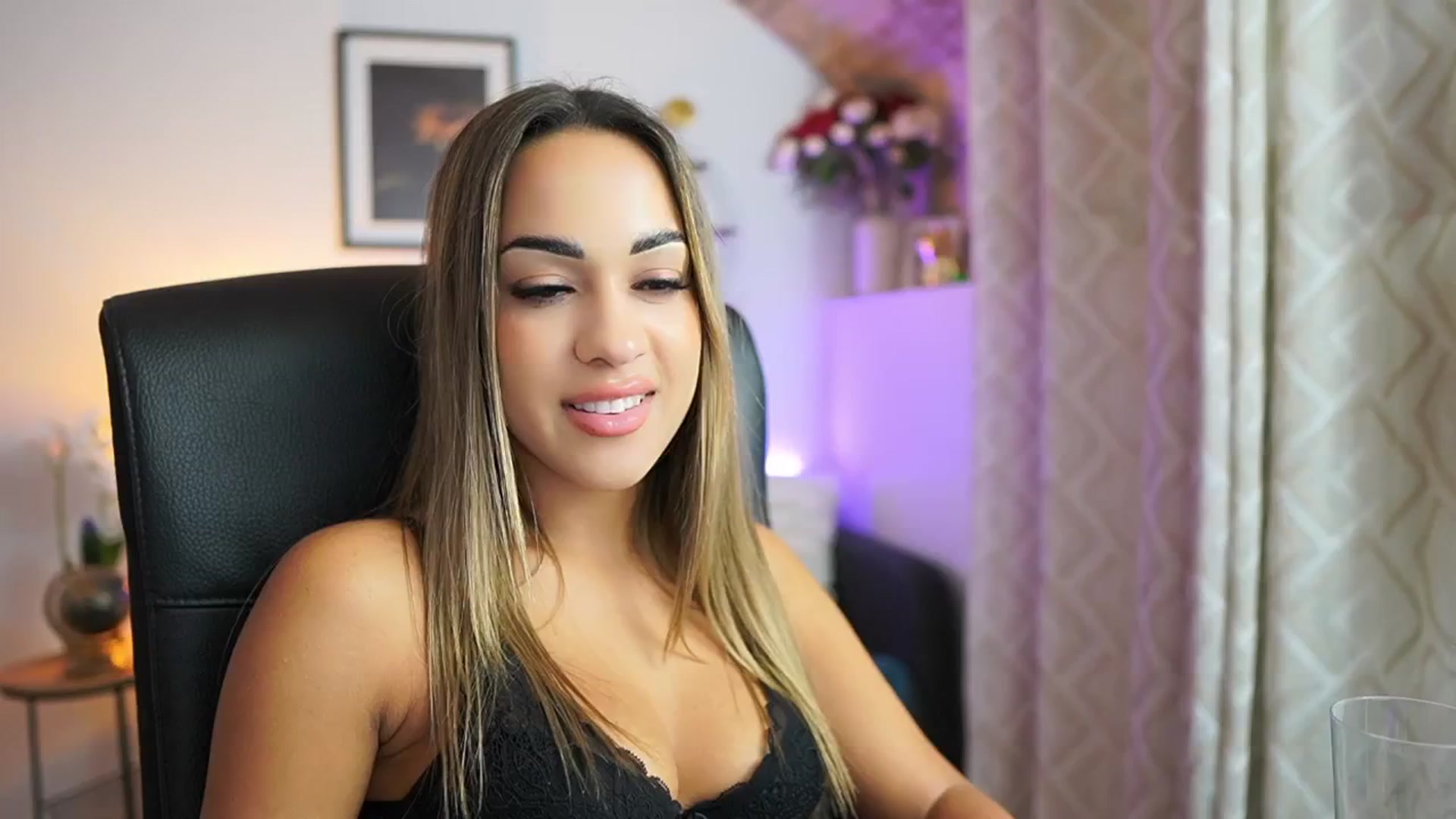 Gallery image thumbnail from Laniixxx's myfreecams stream on, 10/30/2025, 17:10 image 19 of 20