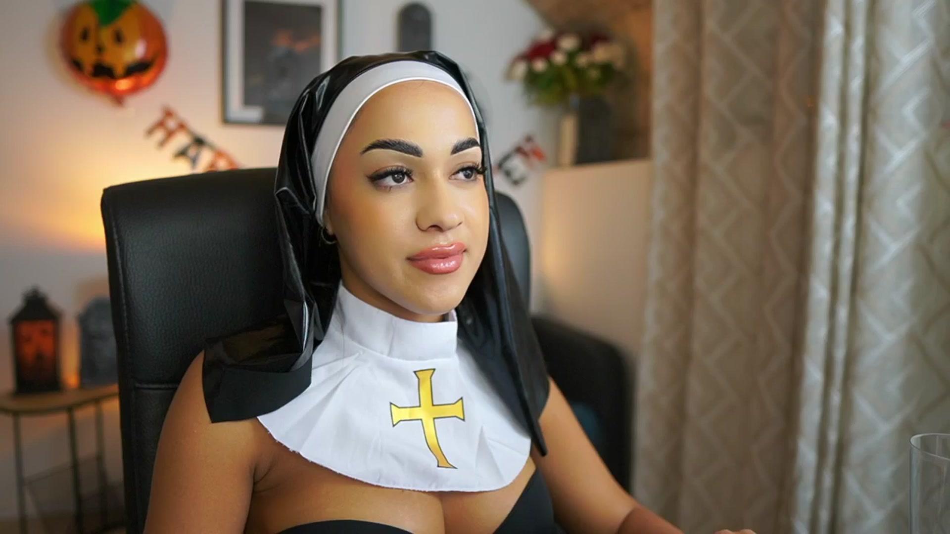 Gallery image thumbnail from Laniixxx's myfreecams stream on, 10/31/2025, 18:54 image 15 of 20
