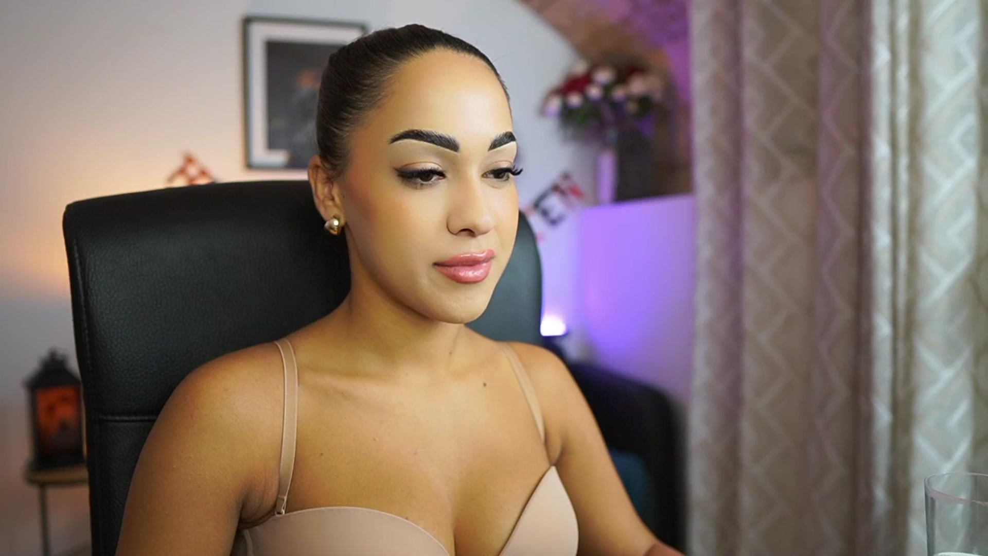 Gallery image thumbnail from Laniixxx's myfreecams stream on, 11/01/2025, 15:41 image 10 of 20