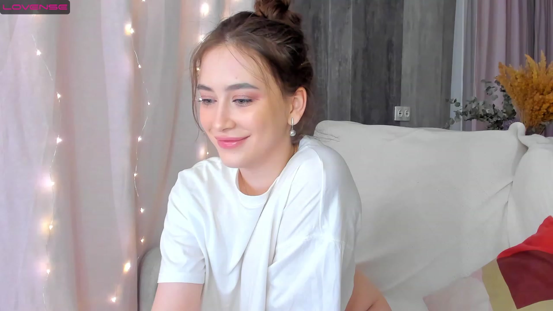 Gallery image thumbnail from Lanna_Rhoades's myfreecams stream on, 02/28/2023, 16:08 image 5 of 20