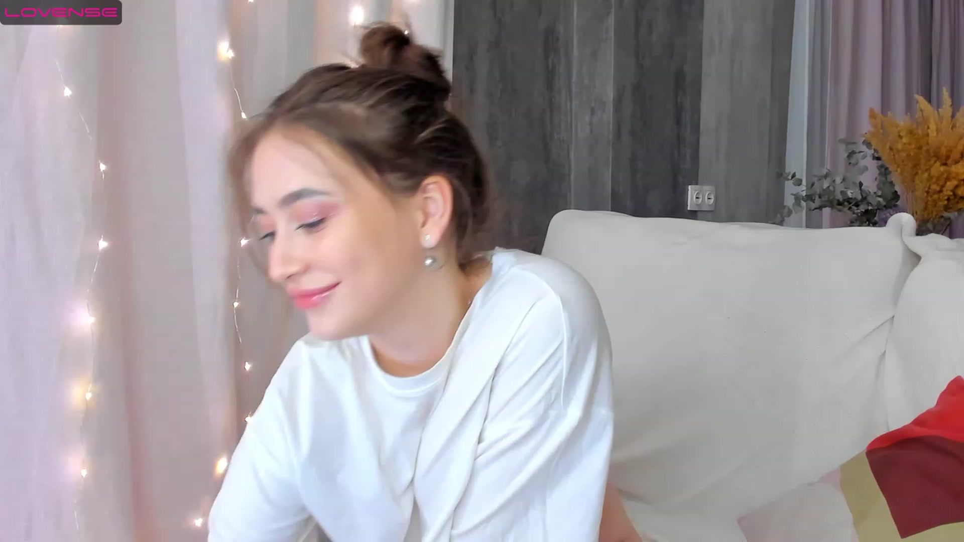 Gallery image thumbnail from Lanna_Rhoades's myfreecams stream on, 02/28/2023, 16:08 image 6 of 20