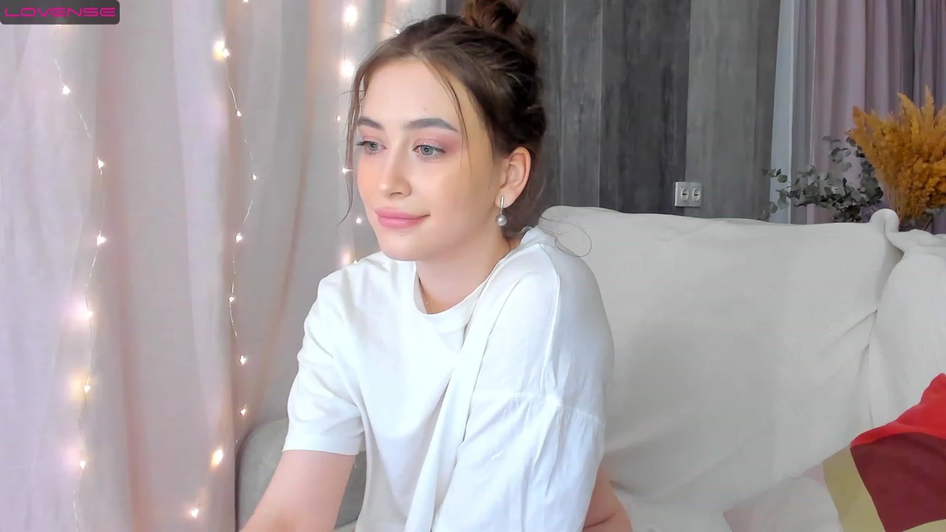 Gallery image thumbnail from Lanna_Rhoades's myfreecams stream on, 02/28/2023, 16:08 image 11 of 20