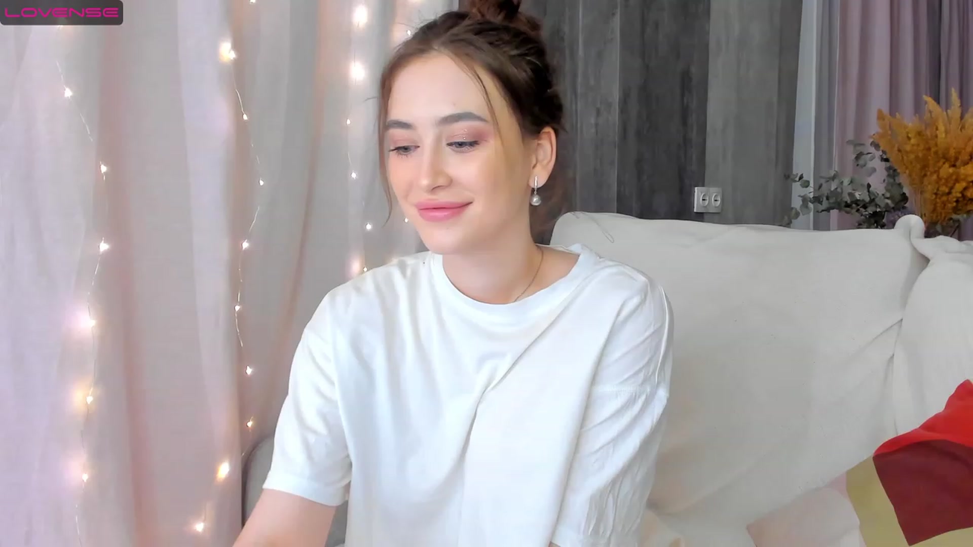 Gallery image thumbnail from Lanna_Rhoades's myfreecams stream on, 02/28/2023, 16:08 image 10 of 20