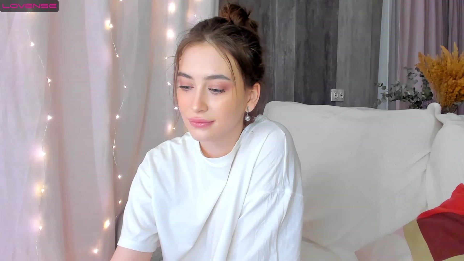 Gallery image thumbnail from Lanna_Rhoades's myfreecams stream on, 02/28/2023, 16:08 image 18 of 20