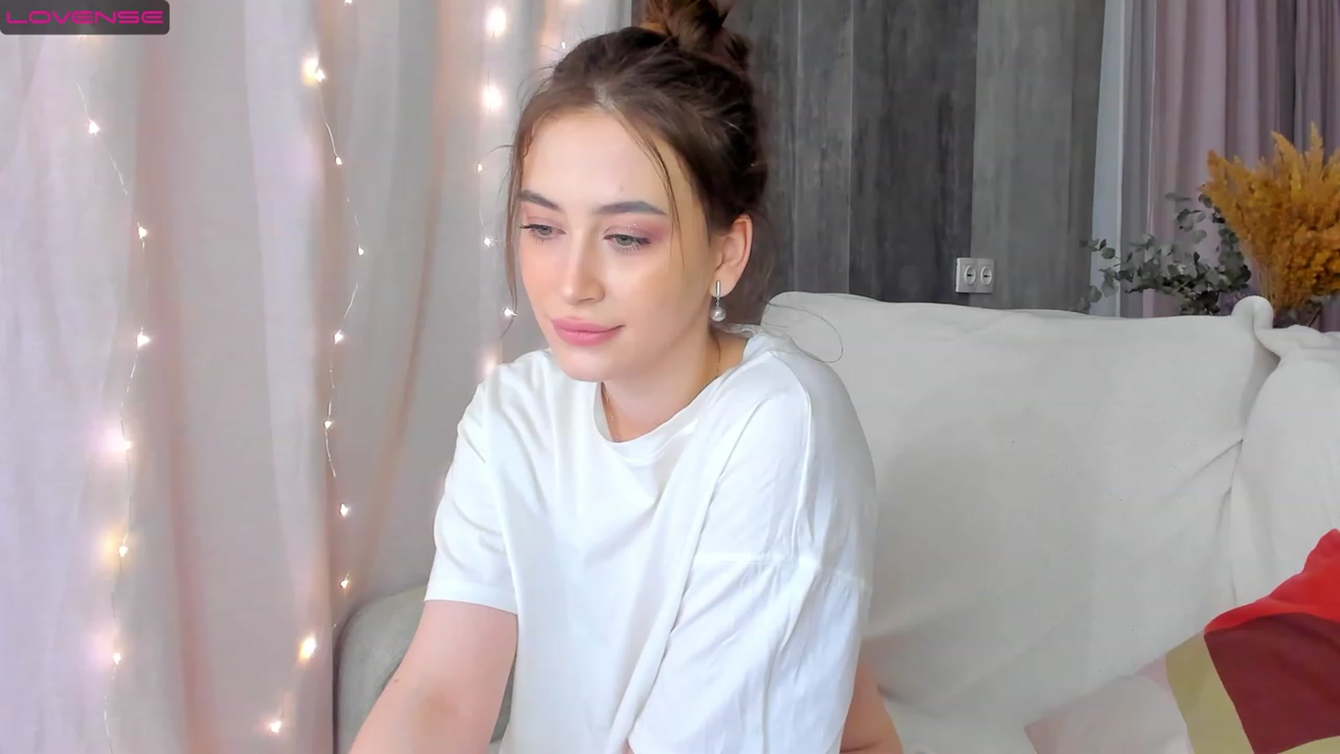 Gallery image thumbnail from Lanna_Rhoades's myfreecams stream on, 02/28/2023, 16:08 image 12 of 20