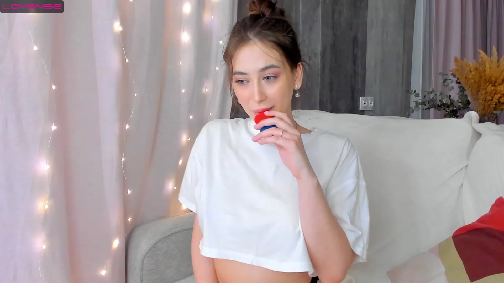 Gallery image thumbnail from Lanna_Rhoades's myfreecams stream on, 02/28/2023, 16:08 image 8 of 20