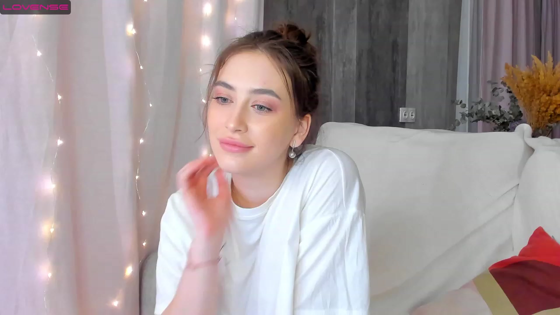 Gallery image thumbnail from Lanna_Rhoades's myfreecams stream on, 02/28/2023, 17:06 image 5 of 20