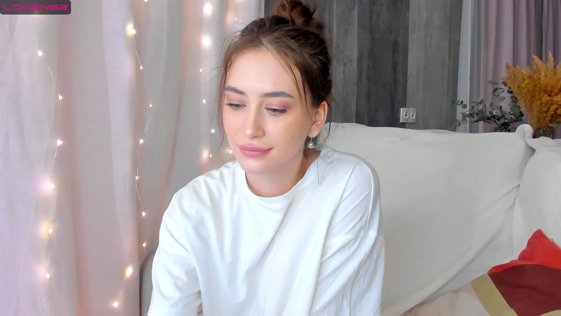 Gallery image thumbnail from Lanna_Rhoades's myfreecams stream on, 02/28/2023, 17:06 image 16 of 20