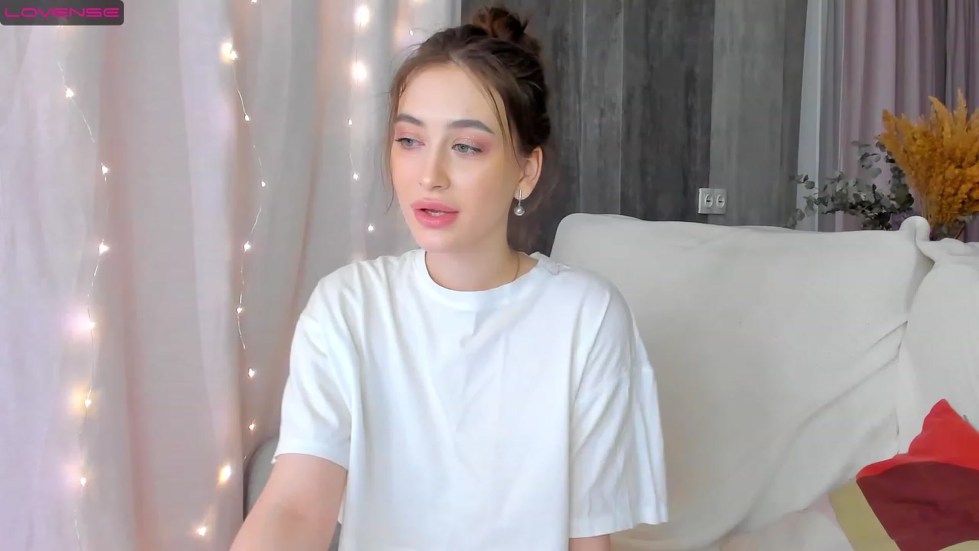 Gallery image thumbnail from Lanna_Rhoades's myfreecams stream on, 02/28/2023, 17:06 image 11 of 20