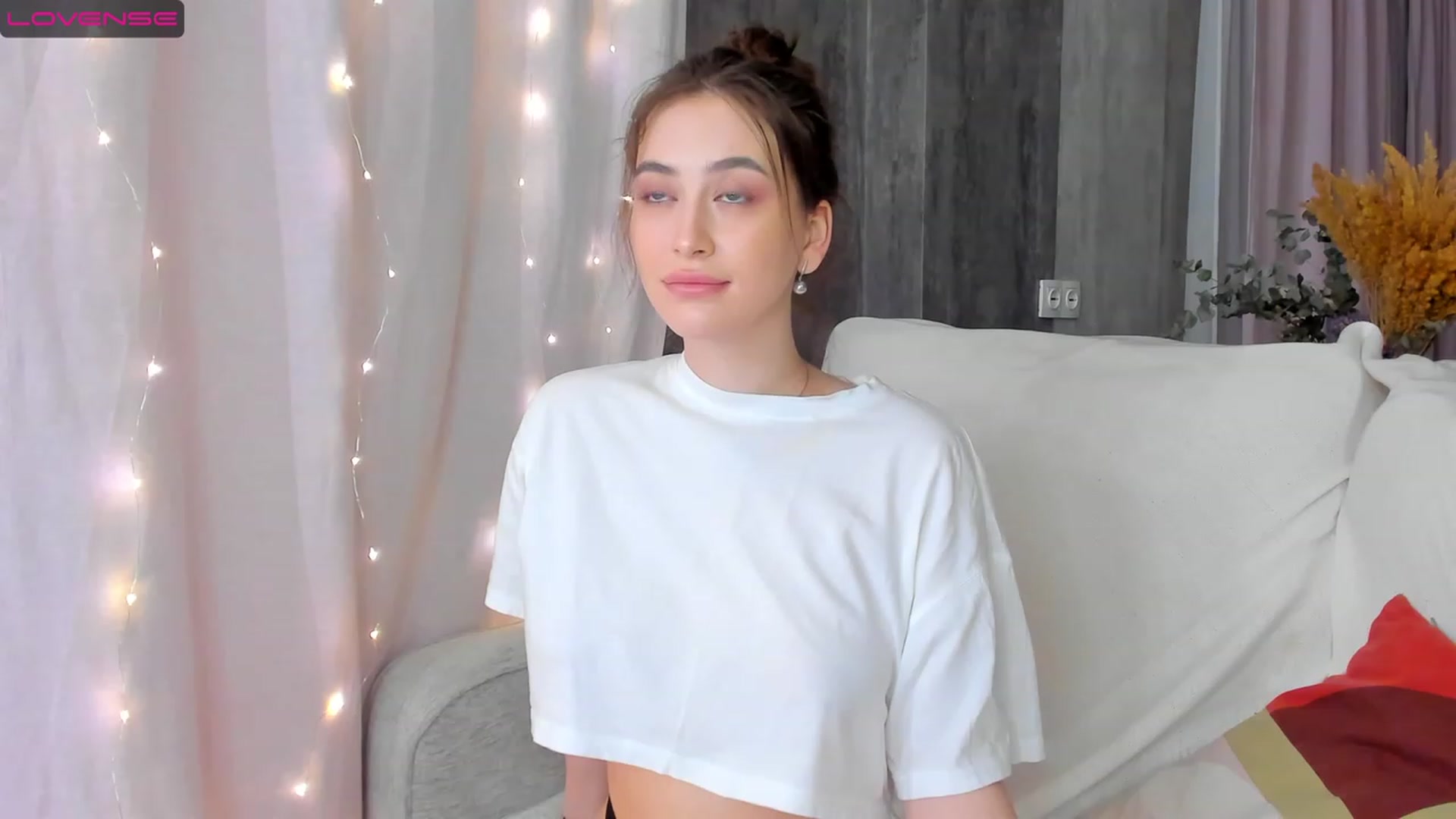 Gallery image thumbnail from Lanna_Rhoades's myfreecams stream on, 02/28/2023, 17:06 image 18 of 20