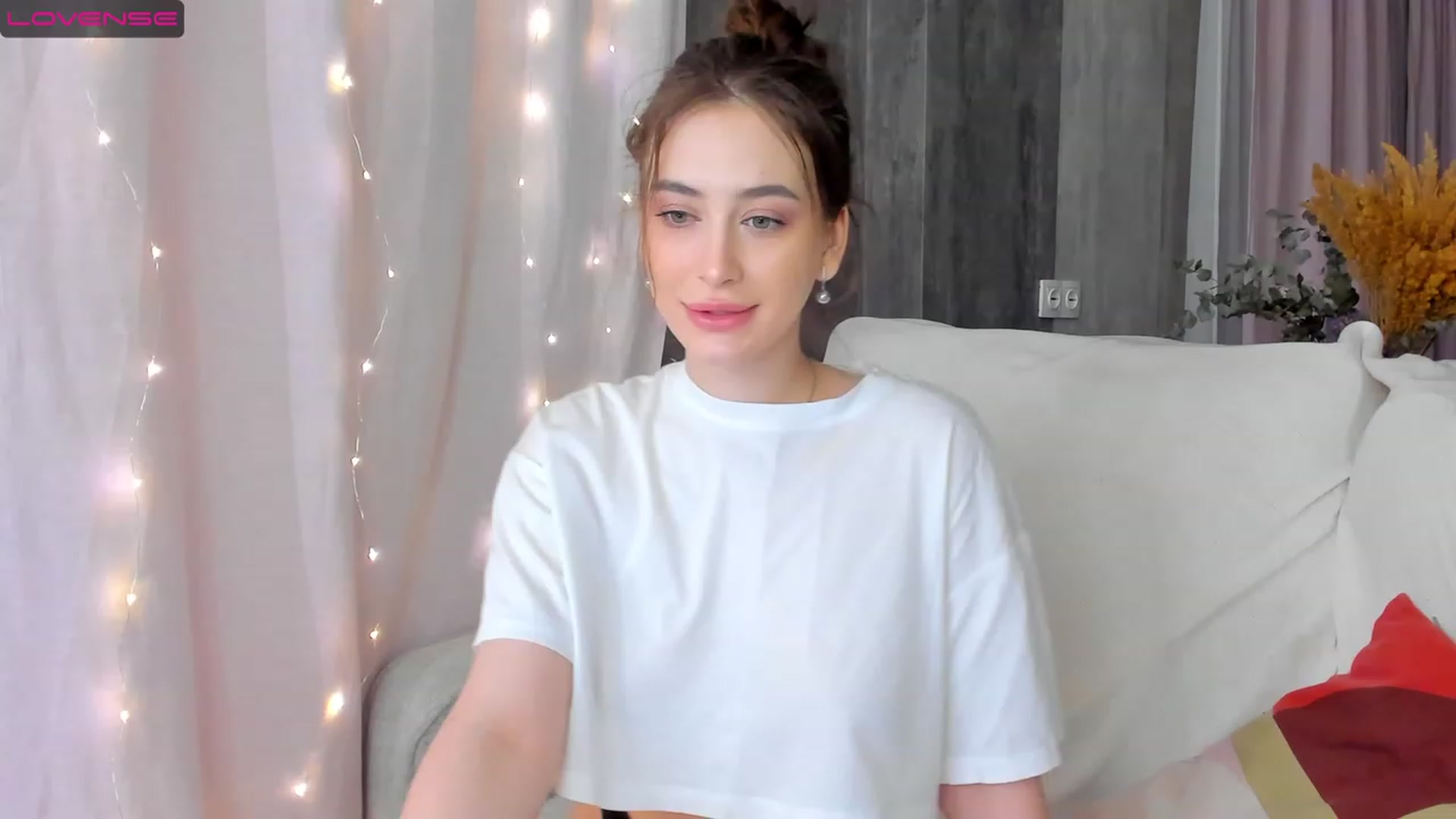 Gallery image thumbnail from Lanna_Rhoades's myfreecams stream on, 02/28/2023, 17:06 image 9 of 20