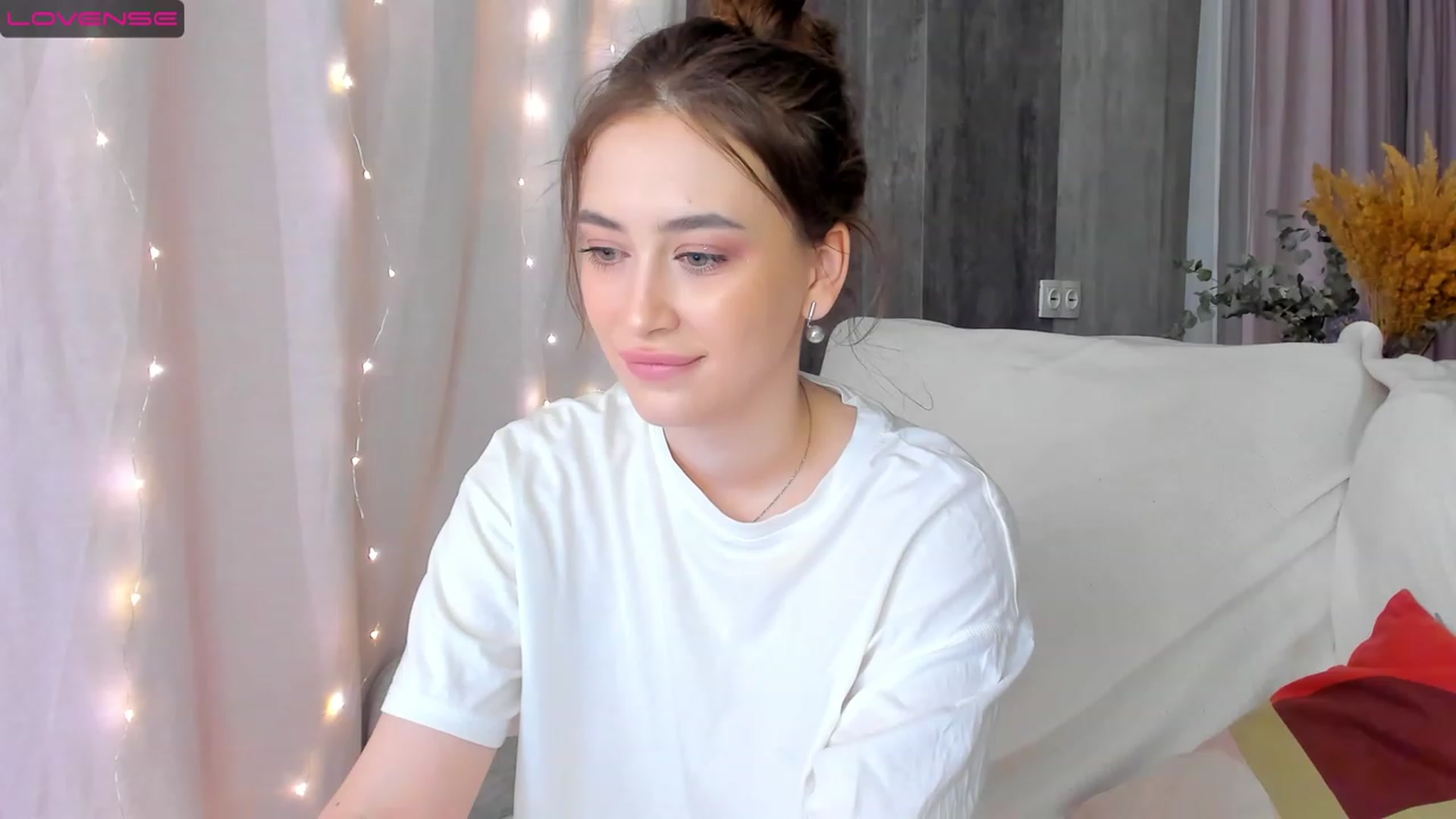 Gallery image thumbnail from Lanna_Rhoades's myfreecams stream on, 02/28/2023, 17:06 image 3 of 20