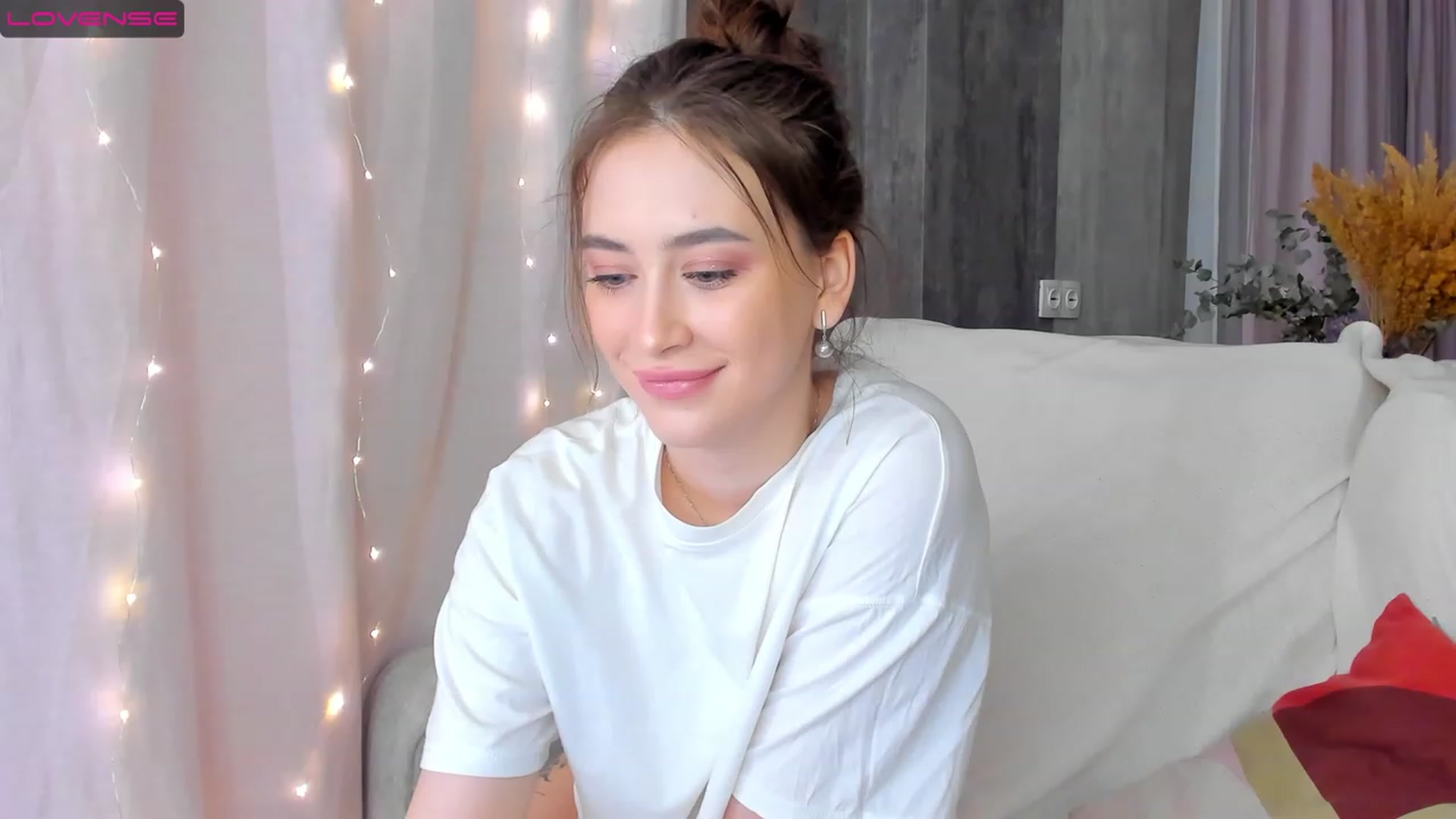 Gallery image thumbnail from Lanna_Rhoades's myfreecams stream on, 02/28/2023, 17:06 image 12 of 20