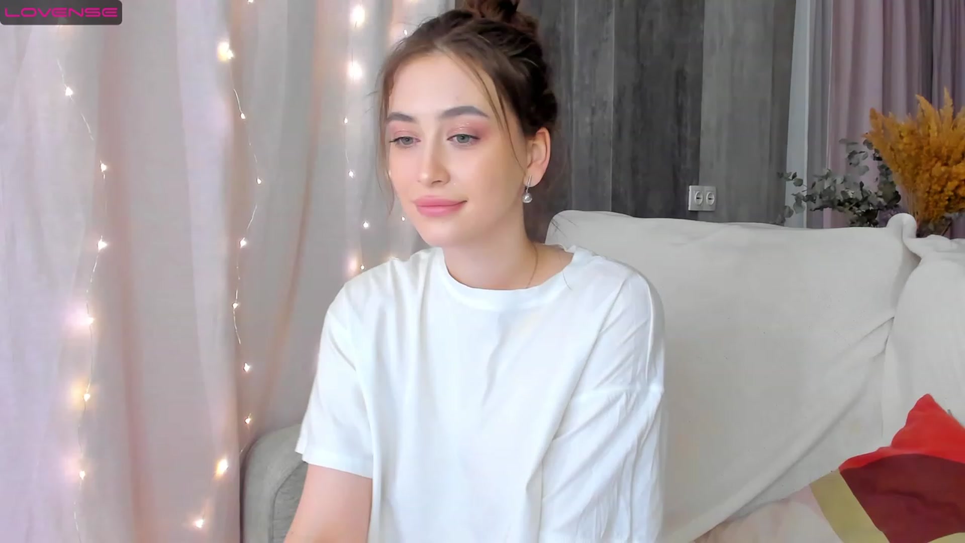 Gallery image thumbnail from Lanna_Rhoades's myfreecams stream on, 02/28/2023, 17:06 image 17 of 20