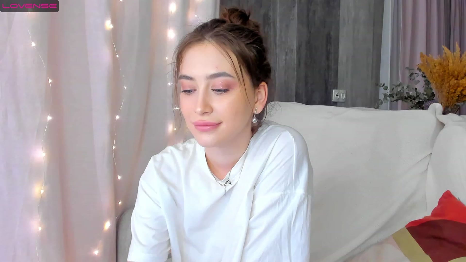 Gallery image thumbnail from Lanna_Rhoades's myfreecams stream on, 02/28/2023, 17:06 image 20 of 20