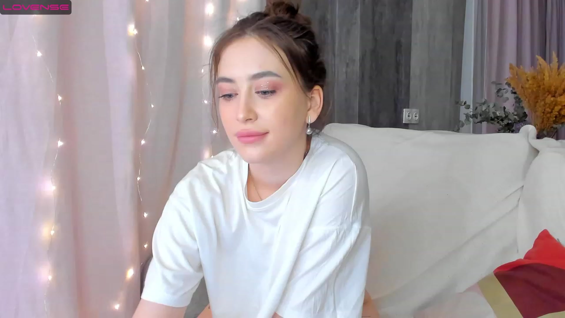 Gallery image thumbnail from Lanna_Rhoades's myfreecams stream on, 02/28/2023, 17:06 image 6 of 20