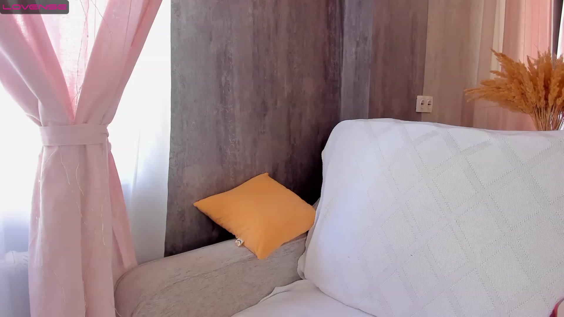 Gallery image thumbnail from Lanna_Rhoades's myfreecams stream on, 06/12/2023, 12:17 image 7 of 20