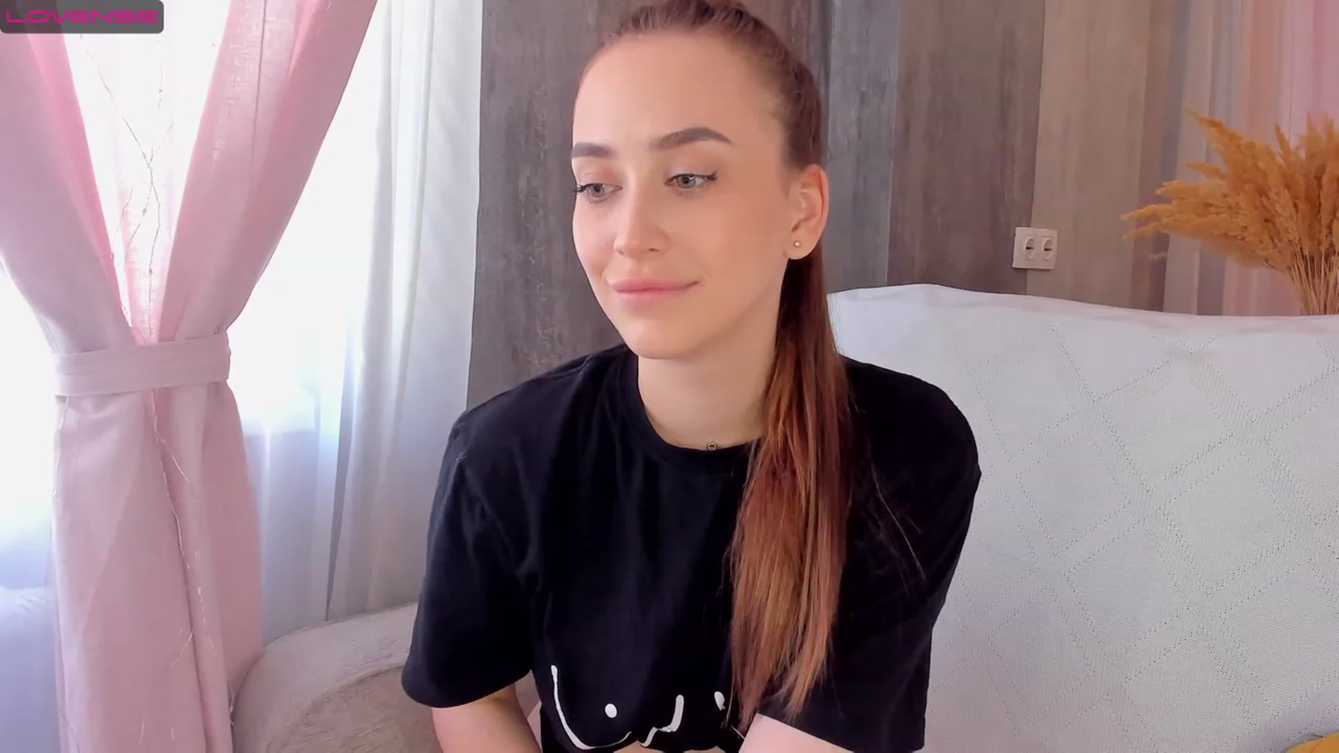 Gallery image thumbnail from Lanna_Rhoades's myfreecams stream on, 06/17/2023, 11:59 image 13 of 20