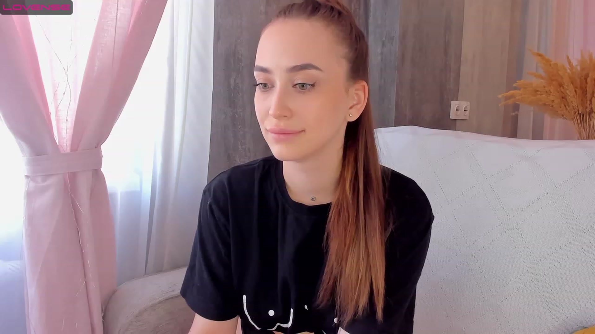 Gallery image thumbnail from Lanna_Rhoades's myfreecams stream on, 06/17/2023, 11:59 image 4 of 20