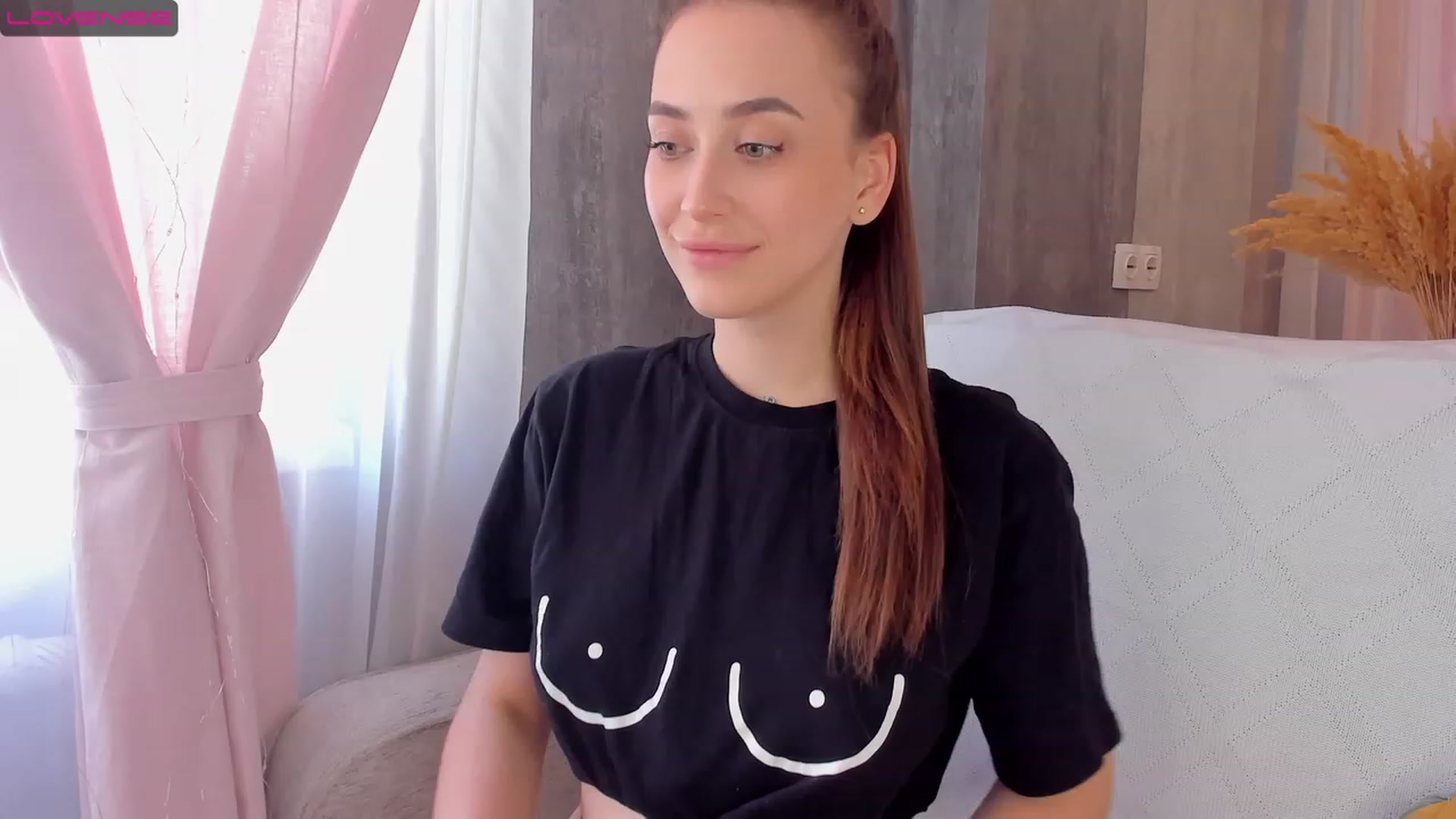 Gallery image thumbnail from Lanna_Rhoades's myfreecams stream on, 06/17/2023, 11:59 image 16 of 20
