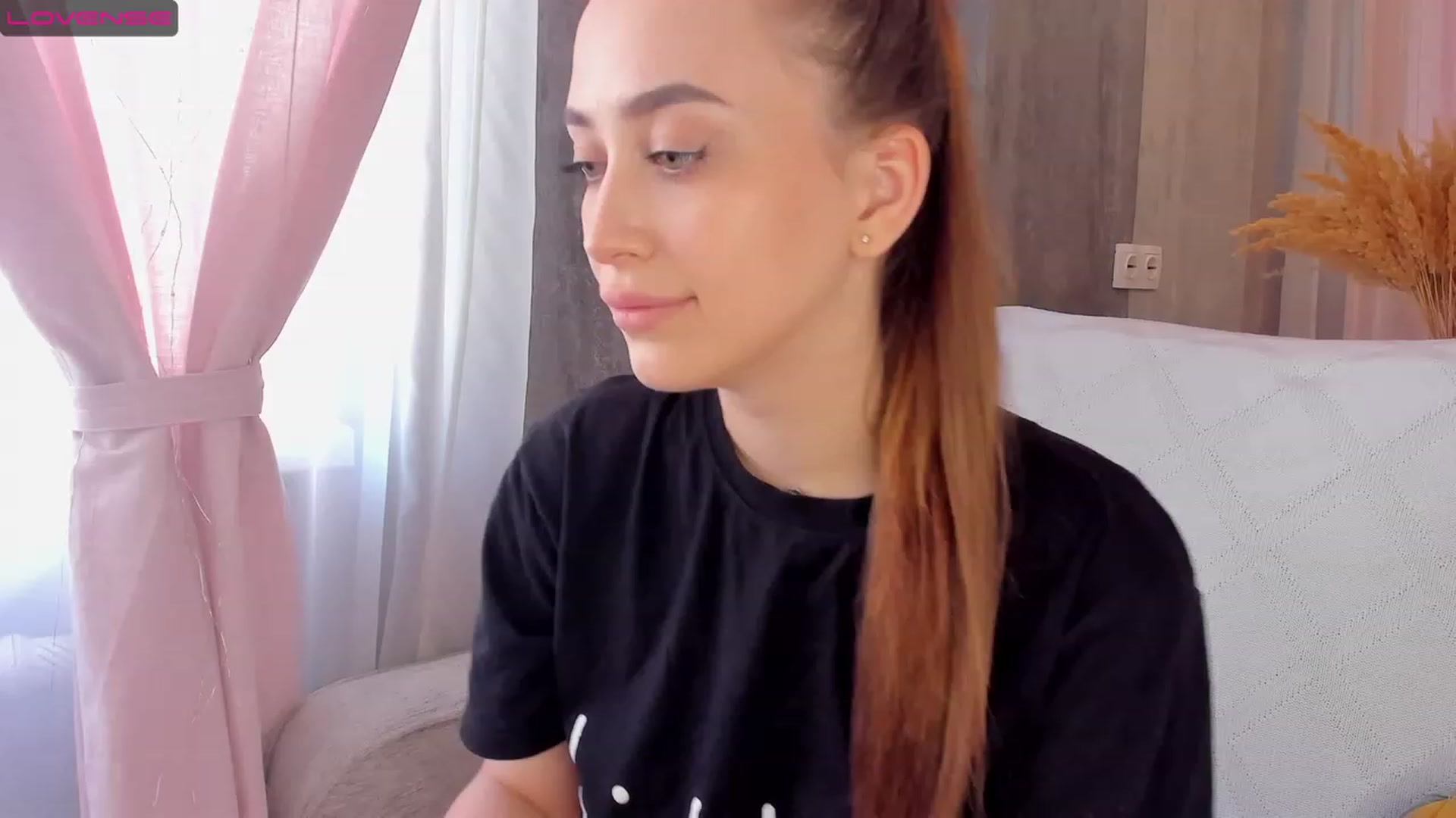 Gallery image thumbnail from Lanna_Rhoades's myfreecams stream on, 06/17/2023, 11:59 image 20 of 20