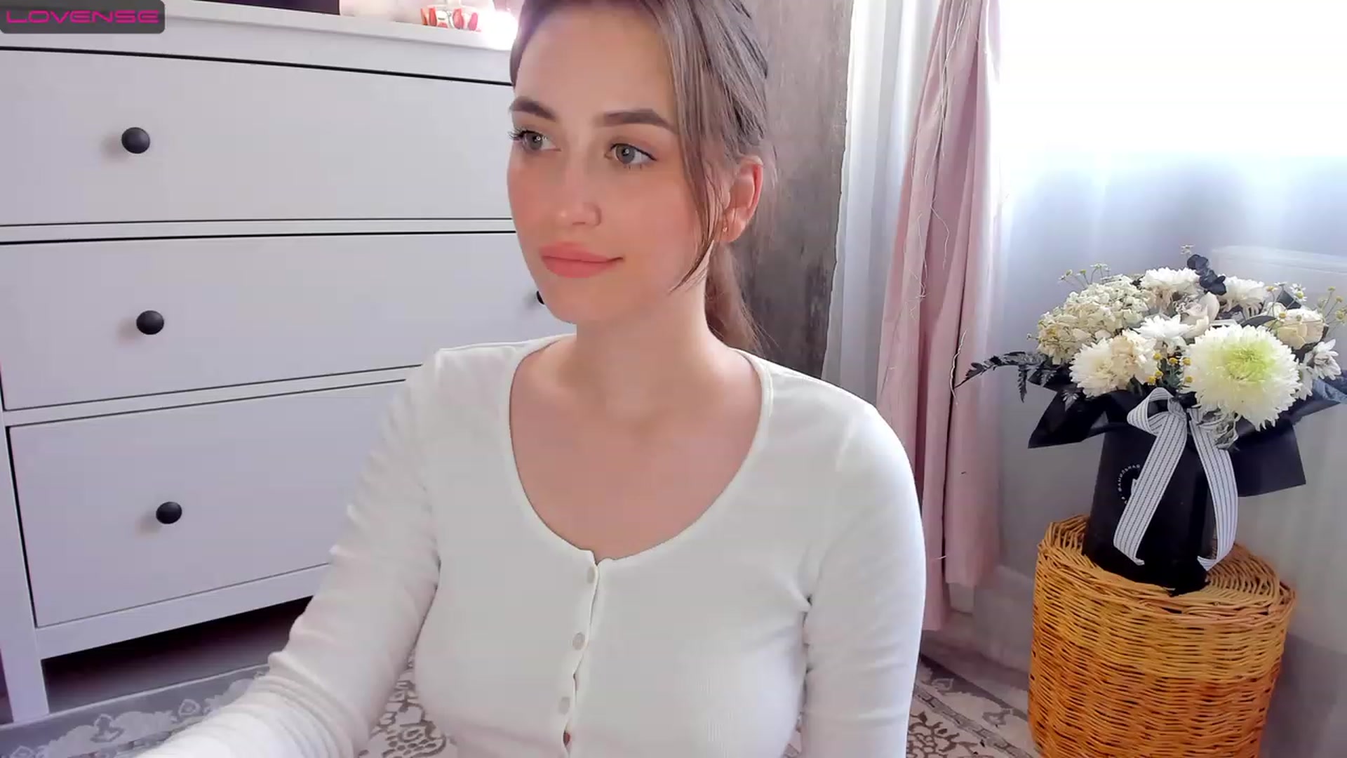 Gallery image thumbnail from Lanna_Rhoades's myfreecams stream on, 07/10/2023, 13:13 image 12 of 20